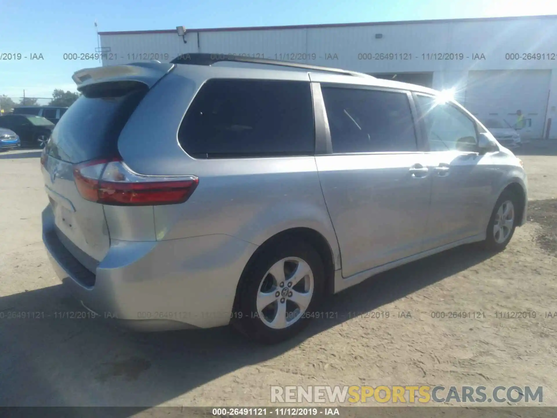 4 Photograph of a damaged car 5TDKZ3DC6KS986509 TOYOTA SIENNA 2019