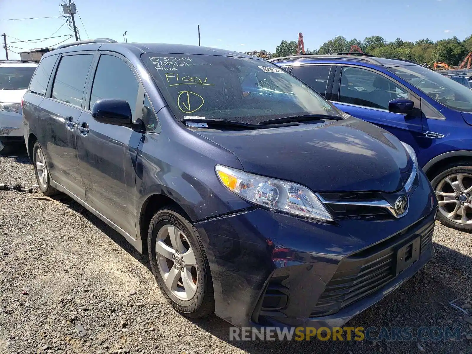 1 Photograph of a damaged car 5TDKZ3DC6KS989703 TOYOTA SIENNA 2019