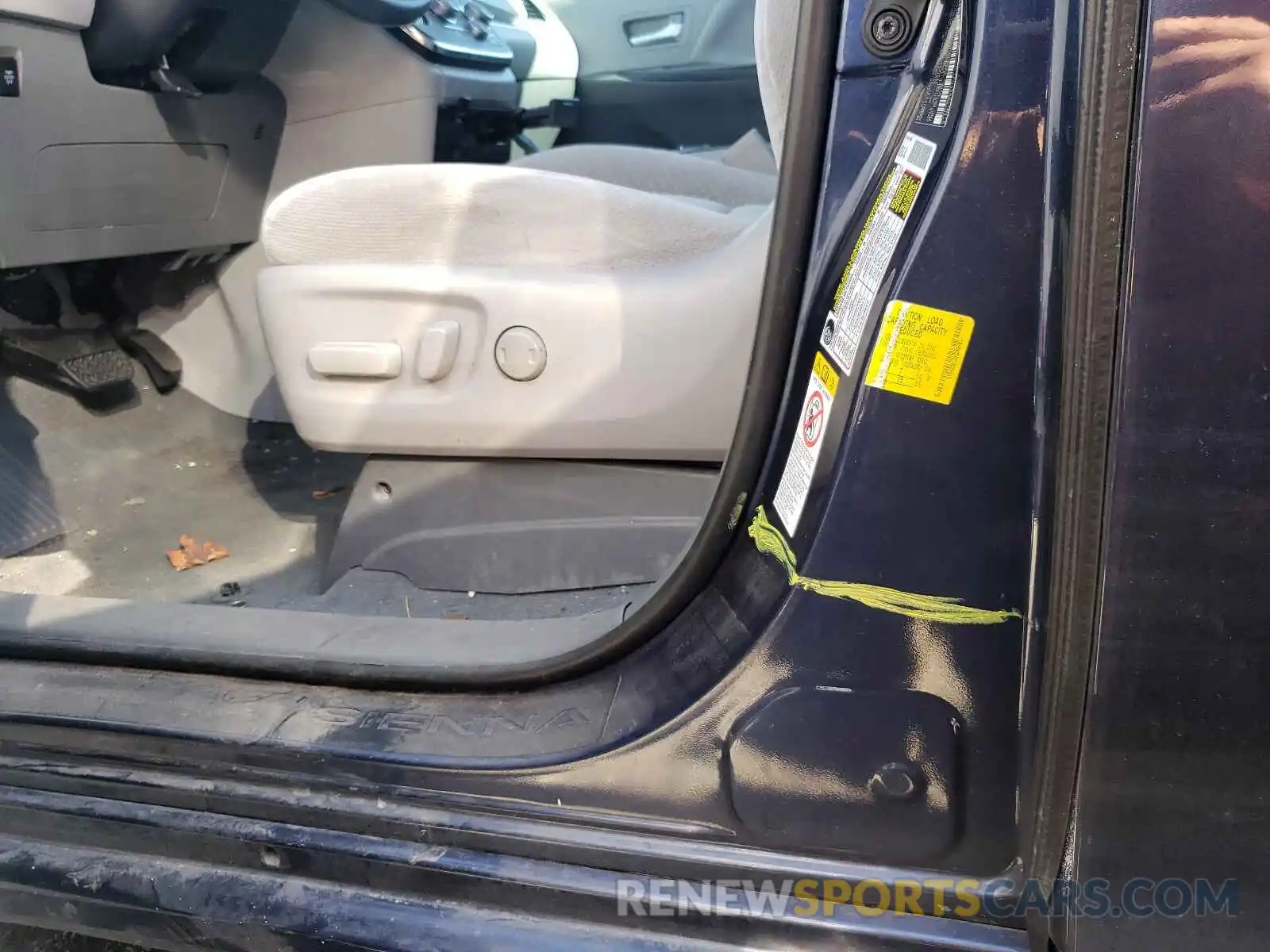 9 Photograph of a damaged car 5TDKZ3DC6KS989703 TOYOTA SIENNA 2019