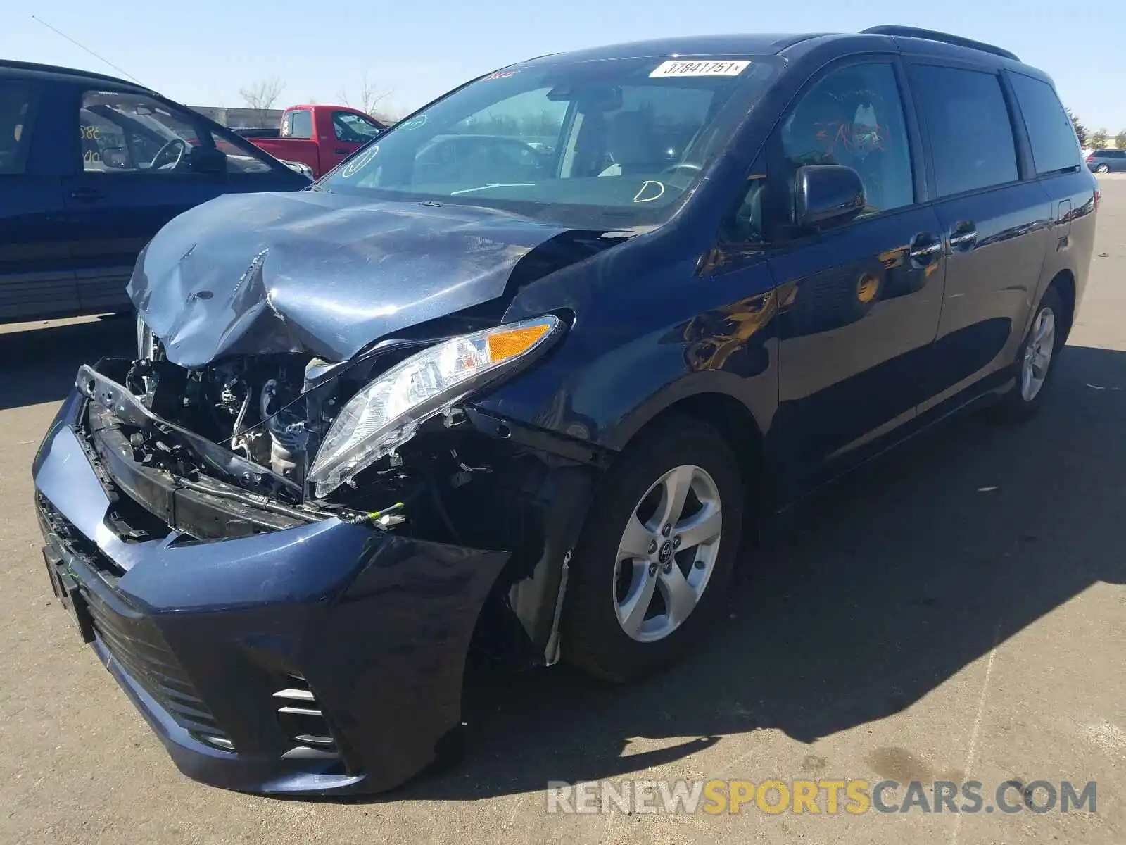 2 Photograph of a damaged car 5TDKZ3DC6KS991905 TOYOTA SIENNA 2019