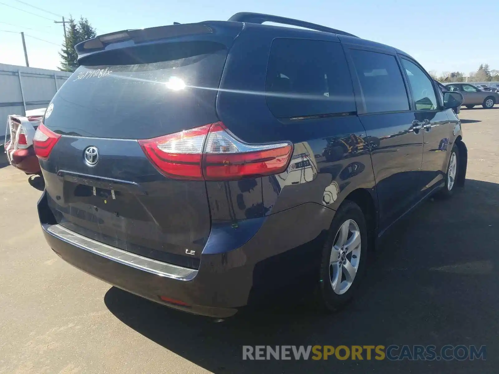 4 Photograph of a damaged car 5TDKZ3DC6KS991905 TOYOTA SIENNA 2019