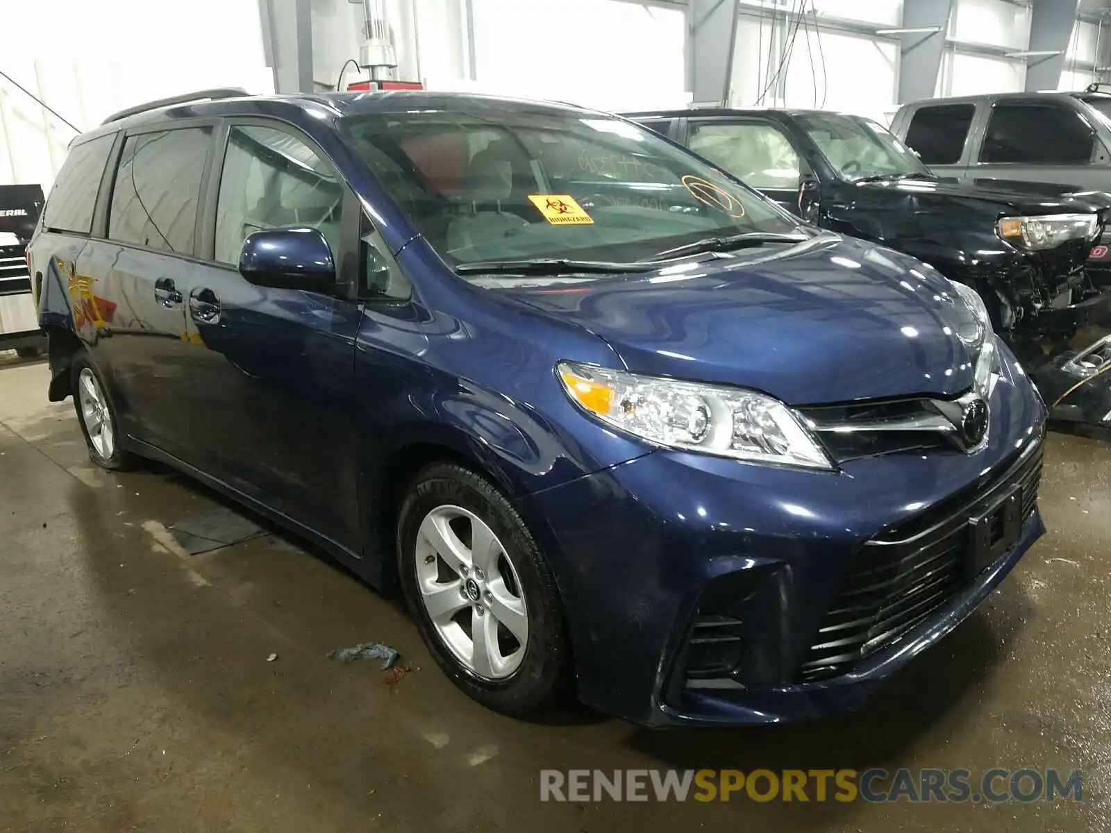 1 Photograph of a damaged car 5TDKZ3DC6KS993895 TOYOTA SIENNA 2019