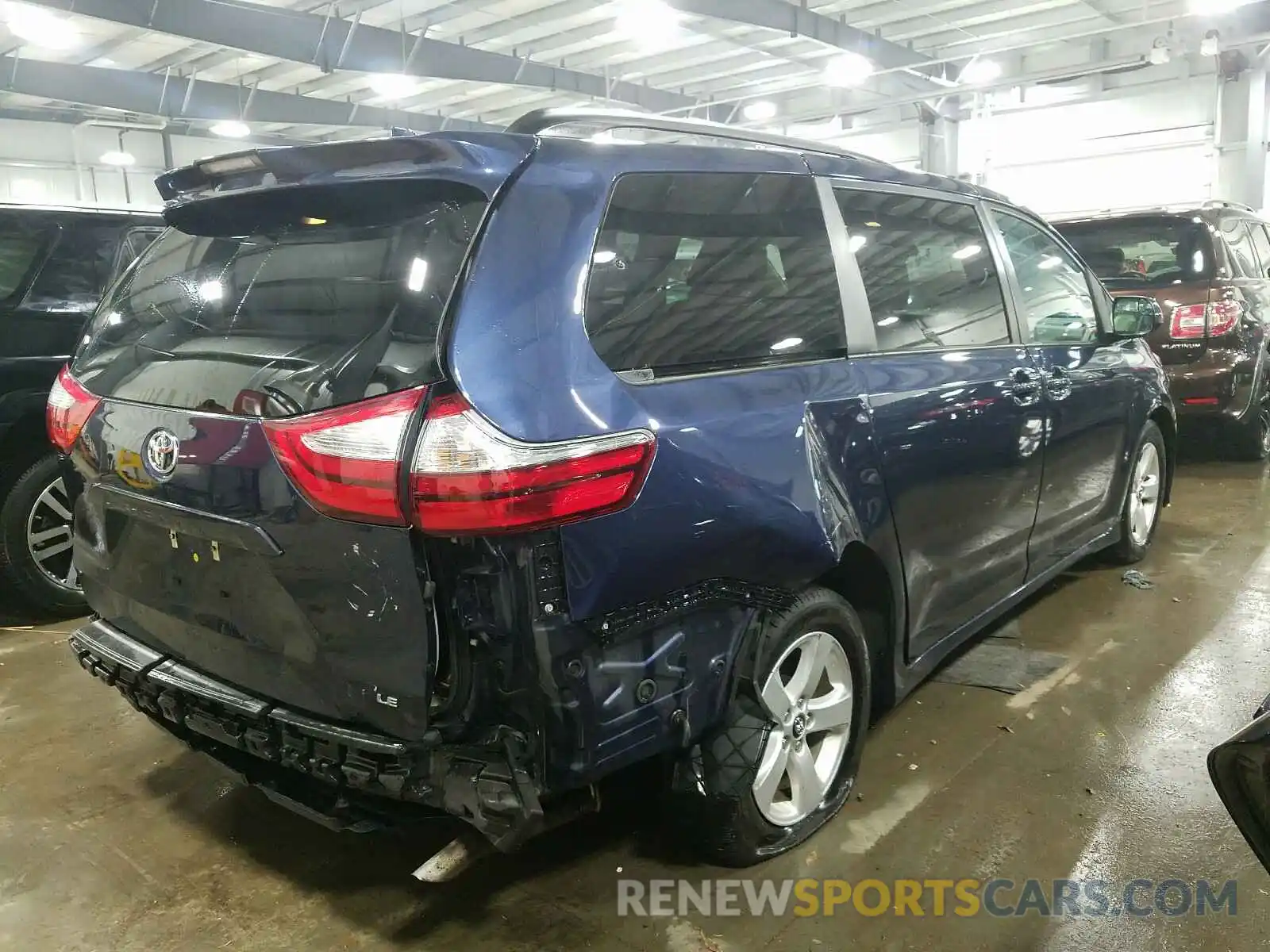 4 Photograph of a damaged car 5TDKZ3DC6KS993895 TOYOTA SIENNA 2019