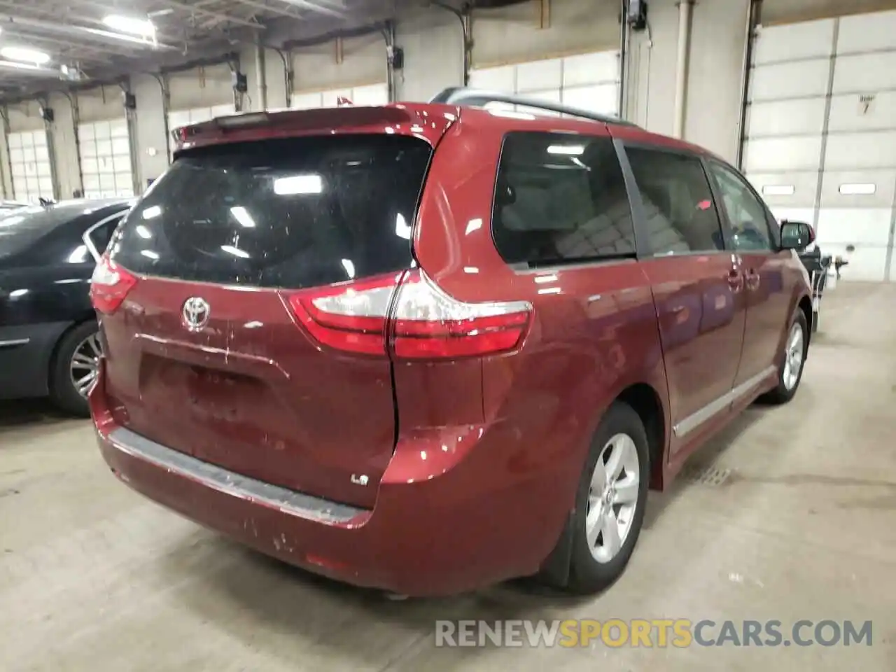 4 Photograph of a damaged car 5TDKZ3DC6KS994139 TOYOTA SIENNA 2019