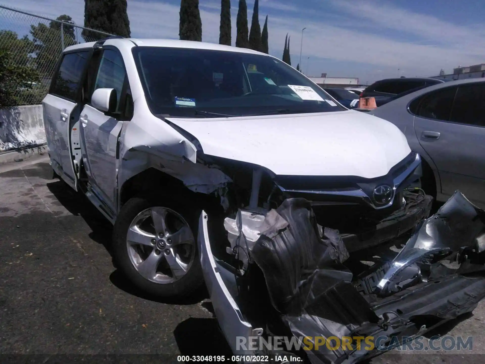 1 Photograph of a damaged car 5TDKZ3DC6KS997025 TOYOTA SIENNA 2019