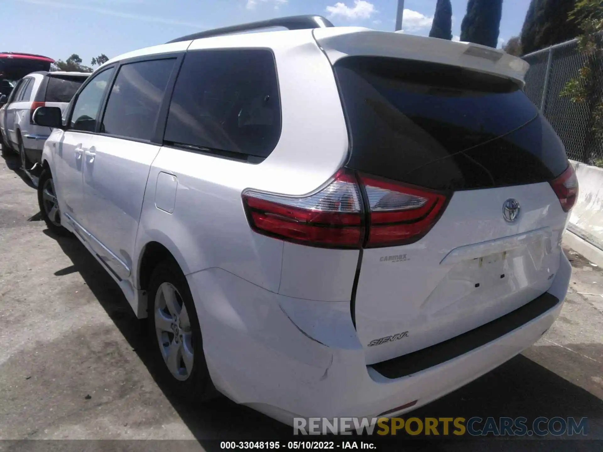 3 Photograph of a damaged car 5TDKZ3DC6KS997025 TOYOTA SIENNA 2019