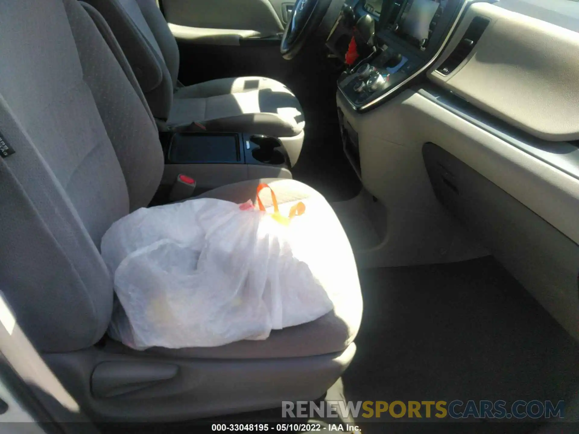 5 Photograph of a damaged car 5TDKZ3DC6KS997025 TOYOTA SIENNA 2019