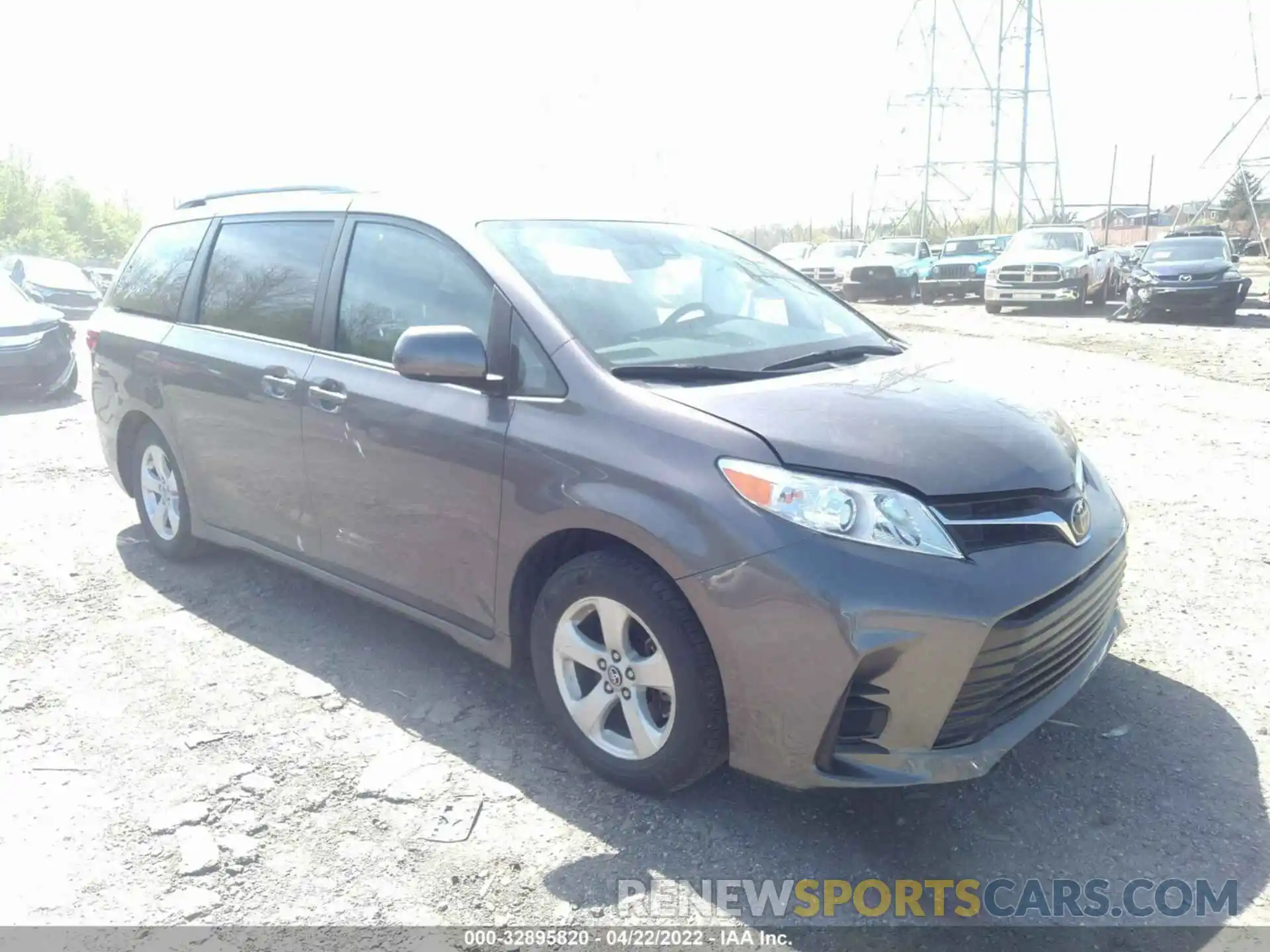 1 Photograph of a damaged car 5TDKZ3DC6KS999325 TOYOTA SIENNA 2019