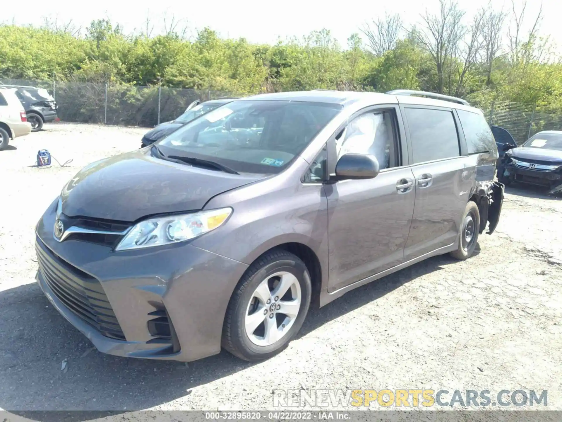 2 Photograph of a damaged car 5TDKZ3DC6KS999325 TOYOTA SIENNA 2019