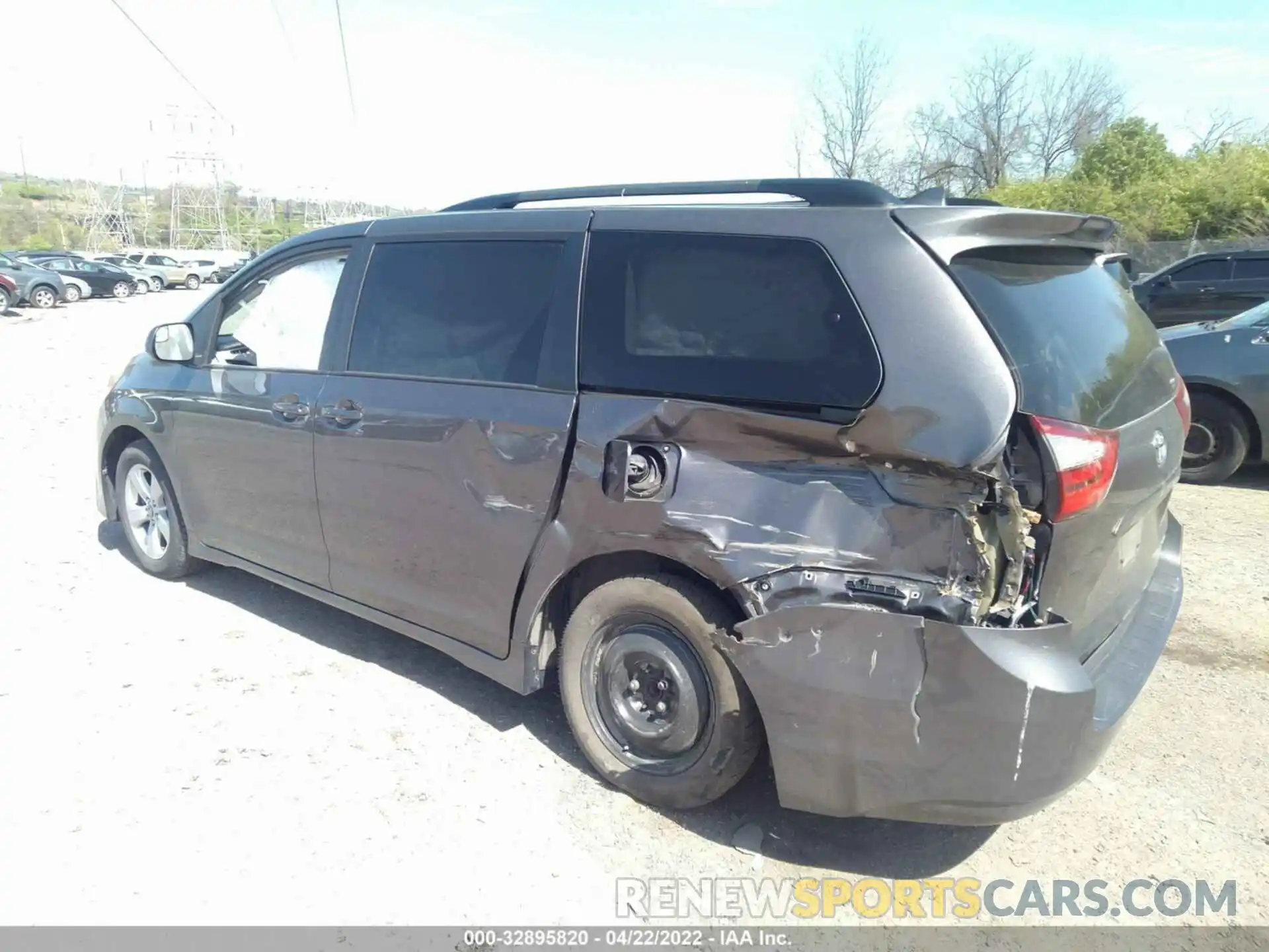 3 Photograph of a damaged car 5TDKZ3DC6KS999325 TOYOTA SIENNA 2019