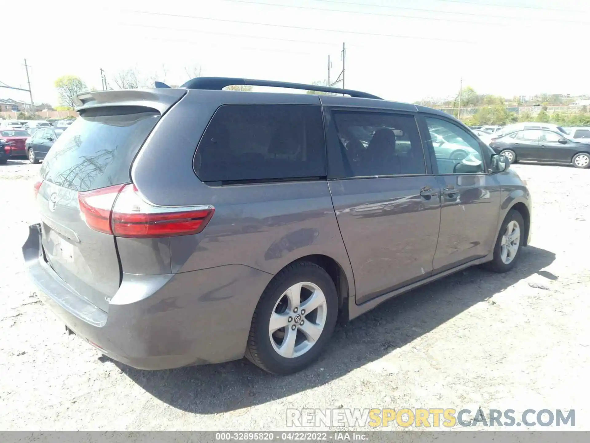 4 Фотография поврежденного автомобиля 5TDKZ3DC6KS999325 TOYOTA SIENNA 2019