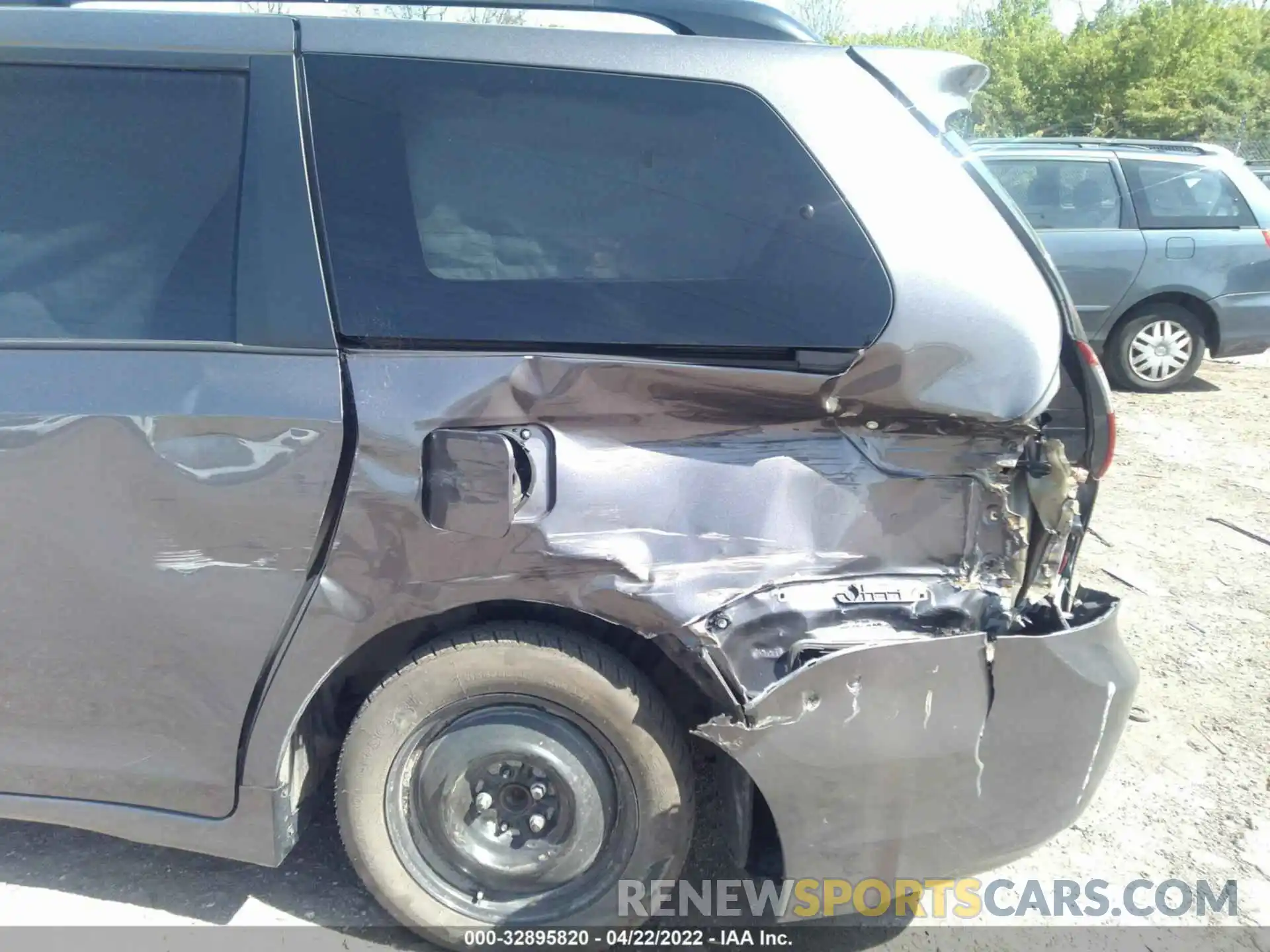 6 Photograph of a damaged car 5TDKZ3DC6KS999325 TOYOTA SIENNA 2019