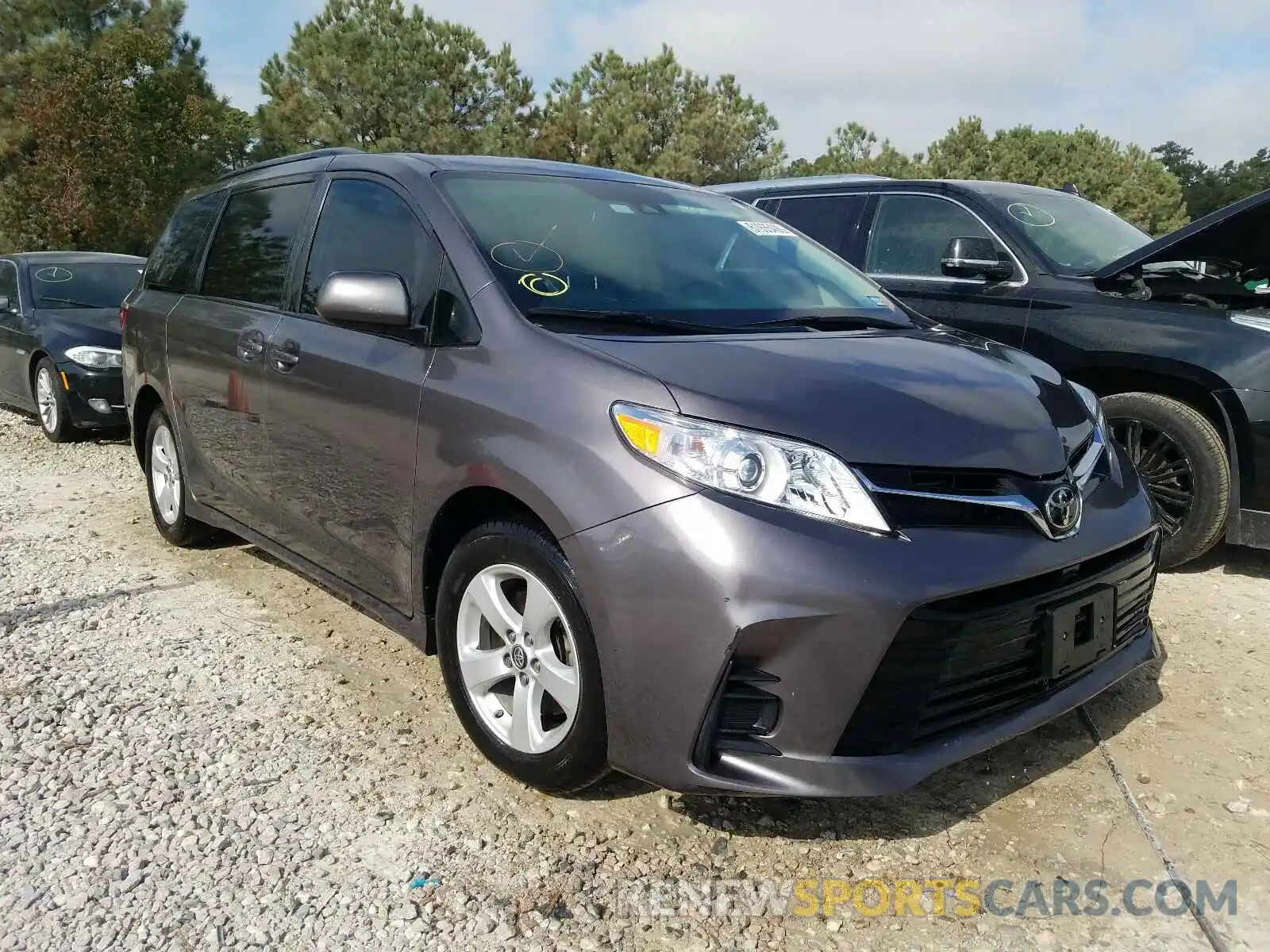 1 Photograph of a damaged car 5TDKZ3DC7KS005443 TOYOTA SIENNA 2019