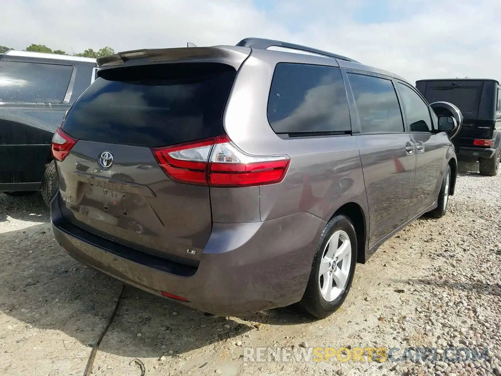 4 Фотография поврежденного автомобиля 5TDKZ3DC7KS005443 TOYOTA SIENNA 2019