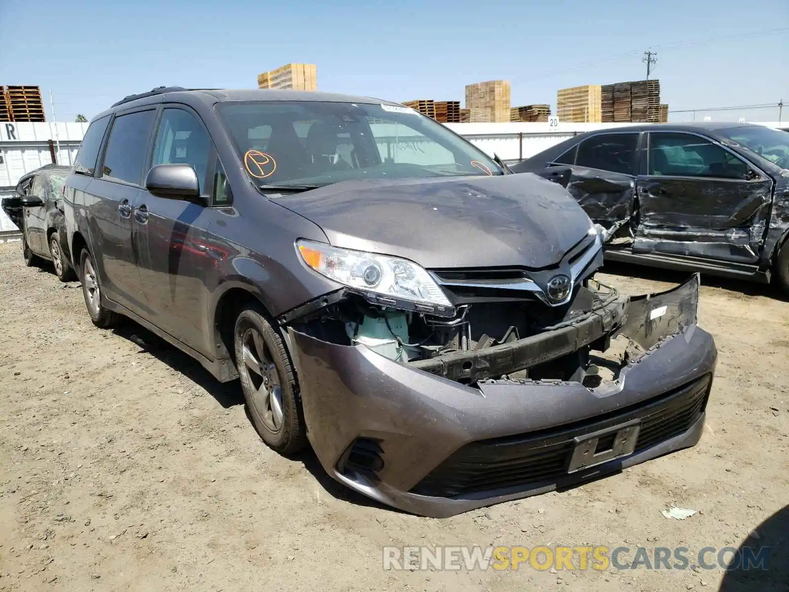 1 Photograph of a damaged car 5TDKZ3DC7KS006270 TOYOTA SIENNA 2019