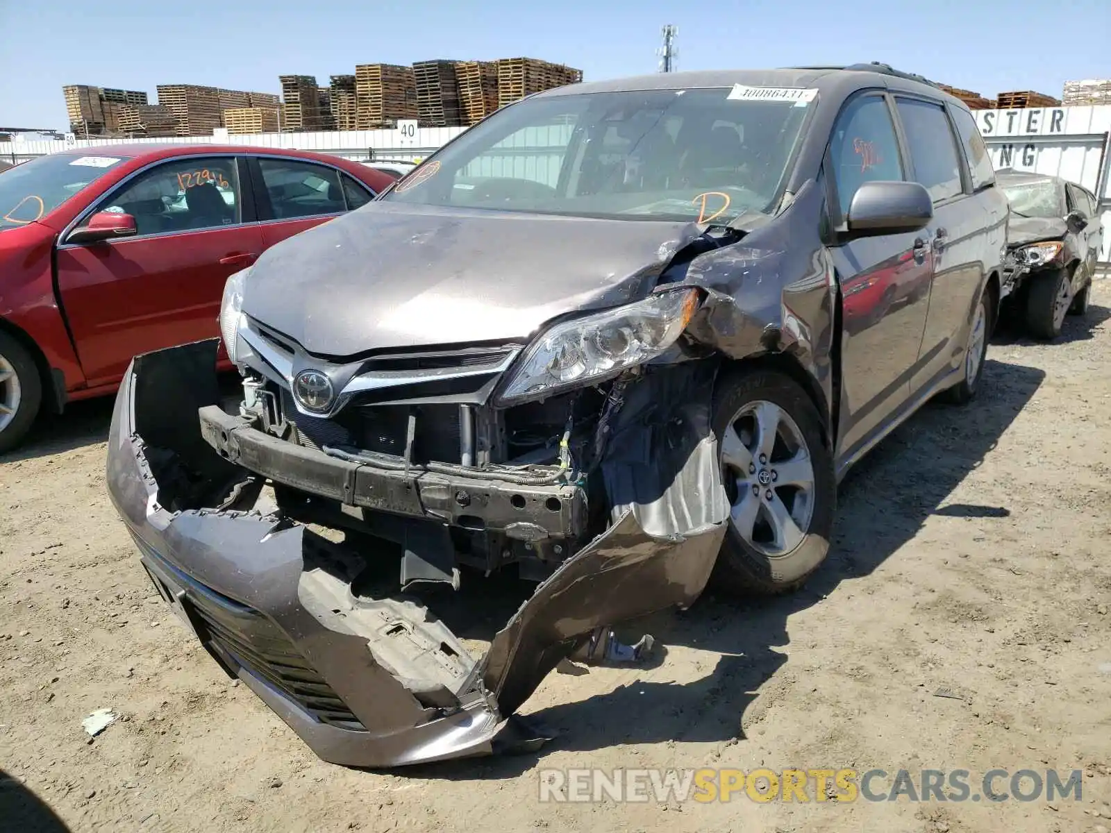 2 Photograph of a damaged car 5TDKZ3DC7KS006270 TOYOTA SIENNA 2019