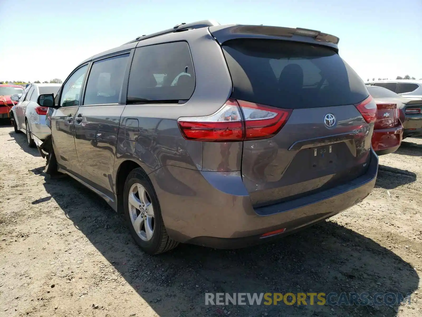 3 Фотография поврежденного автомобиля 5TDKZ3DC7KS006270 TOYOTA SIENNA 2019