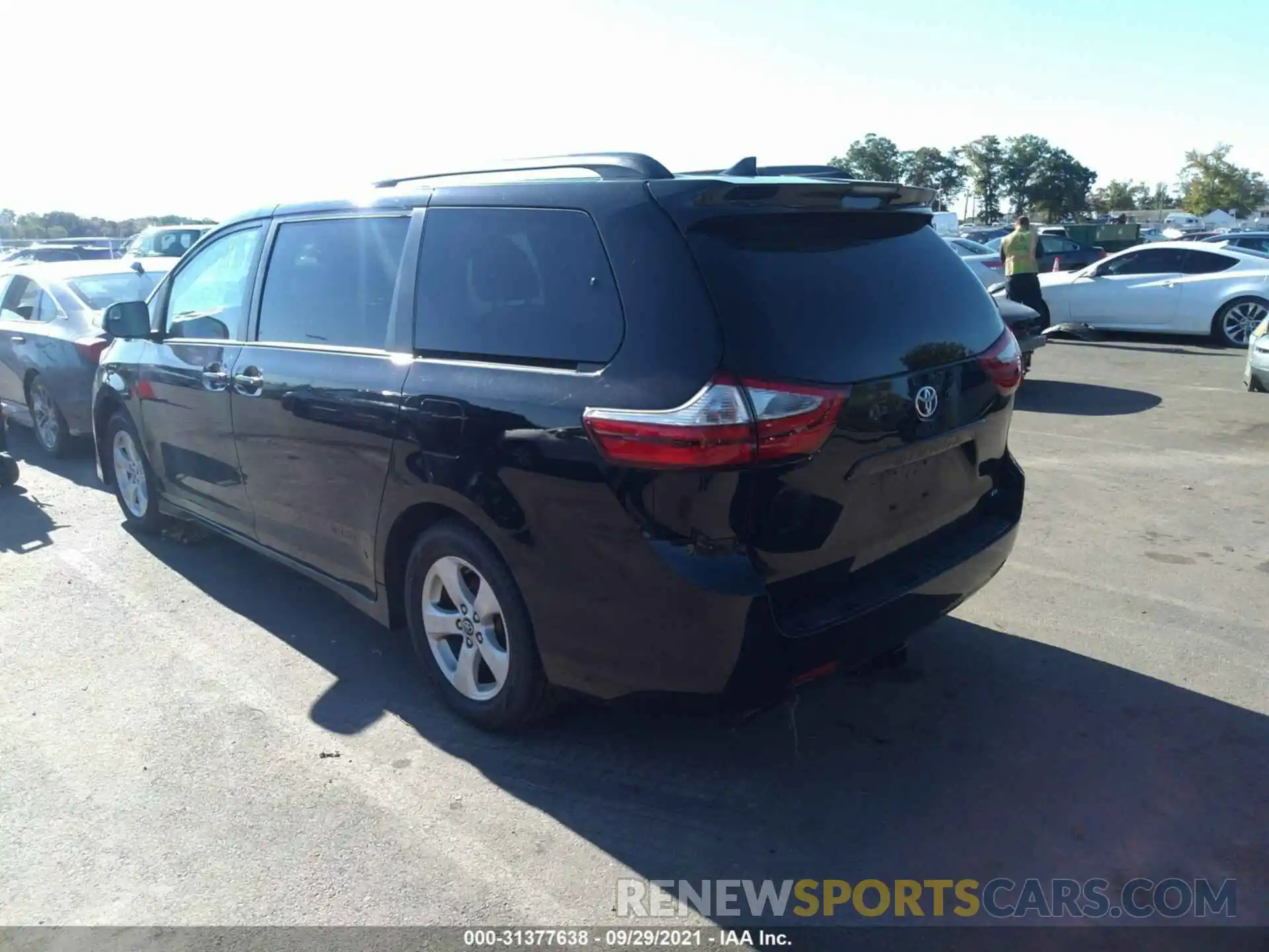 3 Photograph of a damaged car 5TDKZ3DC7KS007452 TOYOTA SIENNA 2019