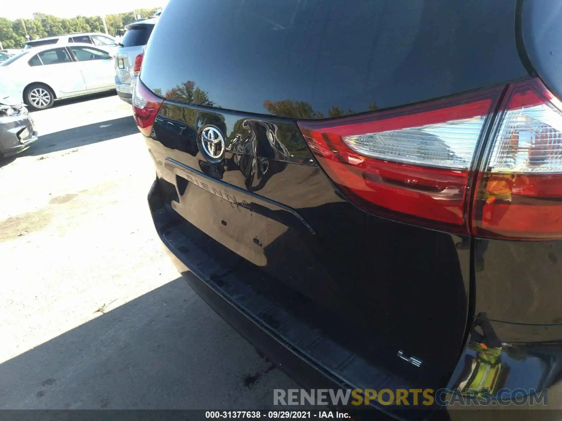 6 Photograph of a damaged car 5TDKZ3DC7KS007452 TOYOTA SIENNA 2019