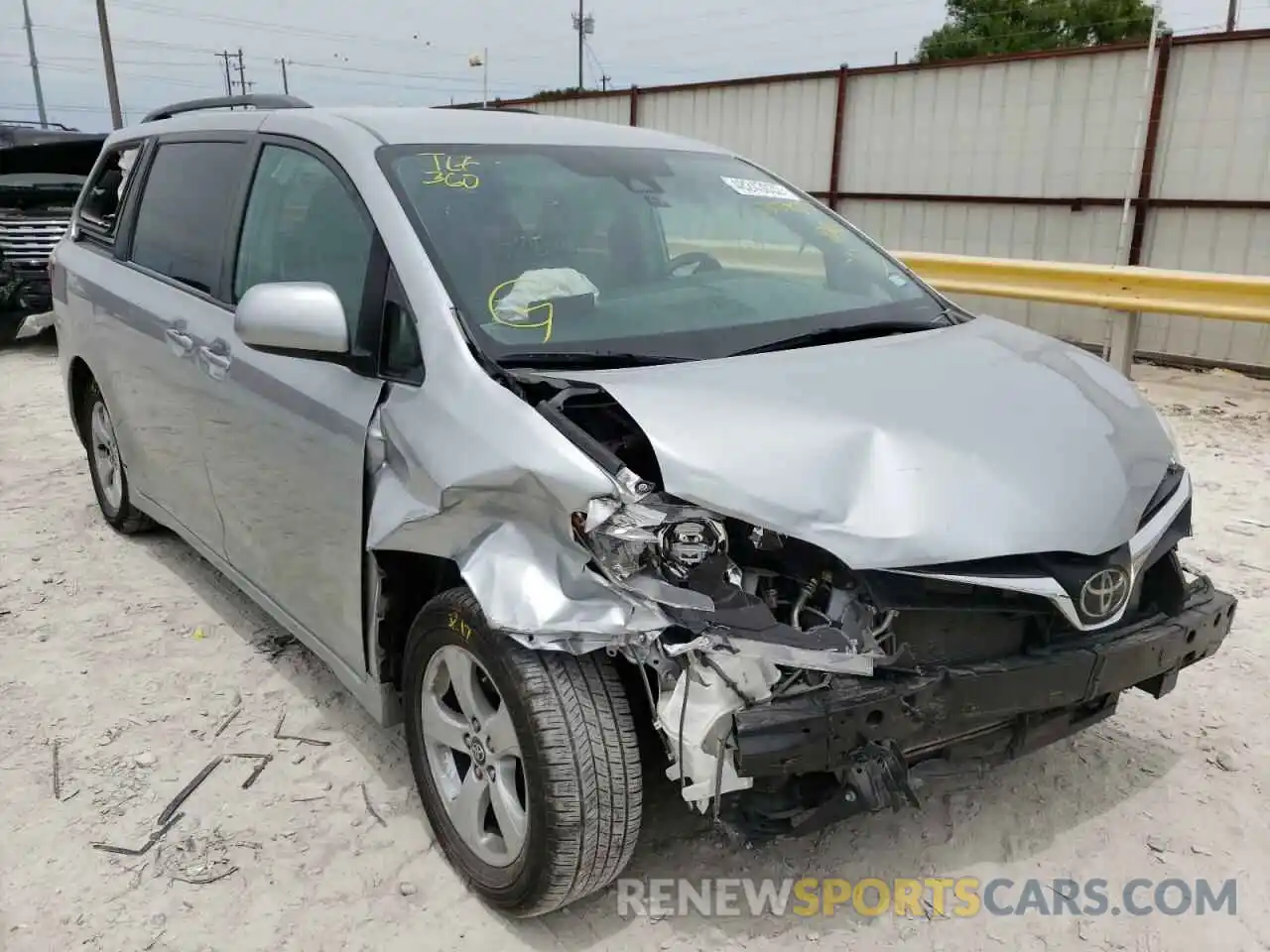 1 Photograph of a damaged car 5TDKZ3DC7KS009847 TOYOTA SIENNA 2019