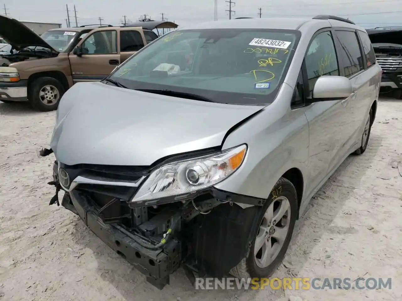 2 Photograph of a damaged car 5TDKZ3DC7KS009847 TOYOTA SIENNA 2019