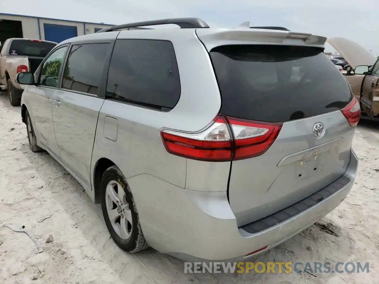 3 Фотография поврежденного автомобиля 5TDKZ3DC7KS009847 TOYOTA SIENNA 2019