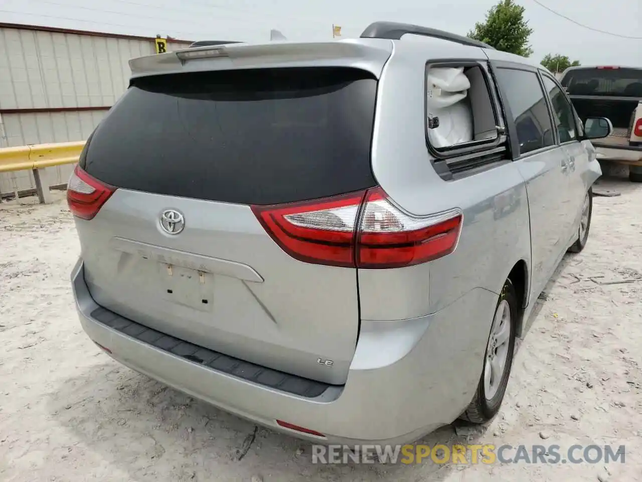 4 Фотография поврежденного автомобиля 5TDKZ3DC7KS009847 TOYOTA SIENNA 2019