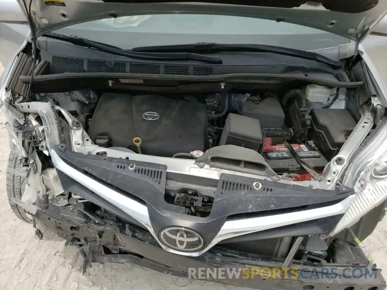 7 Photograph of a damaged car 5TDKZ3DC7KS009847 TOYOTA SIENNA 2019