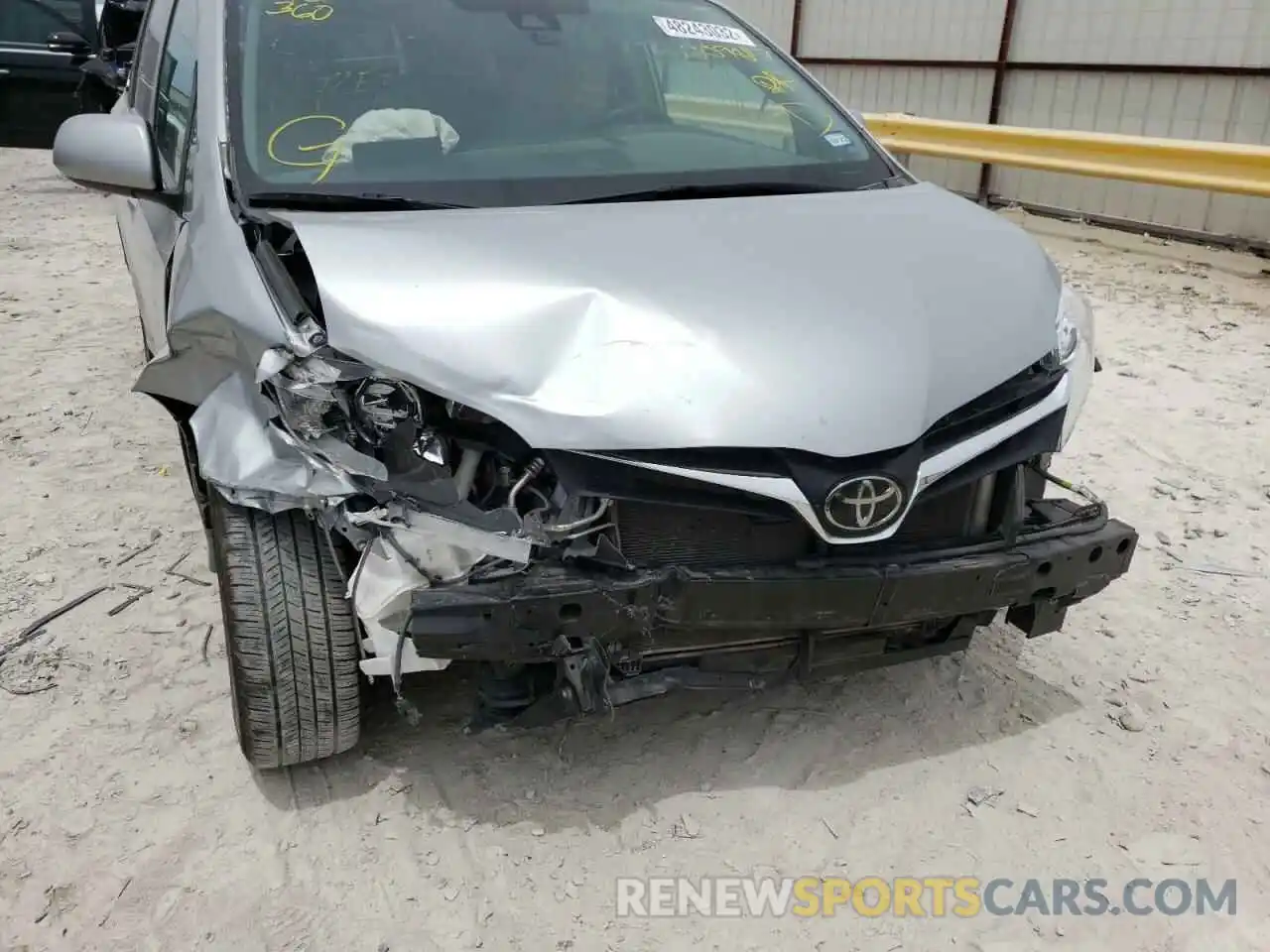 9 Photograph of a damaged car 5TDKZ3DC7KS009847 TOYOTA SIENNA 2019