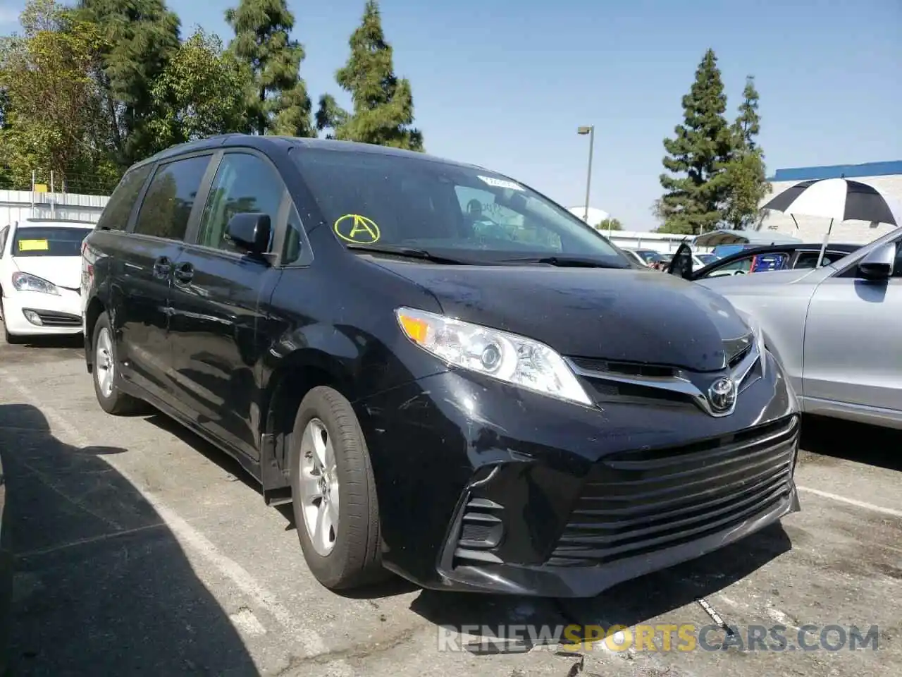 1 Photograph of a damaged car 5TDKZ3DC7KS010013 TOYOTA SIENNA 2019