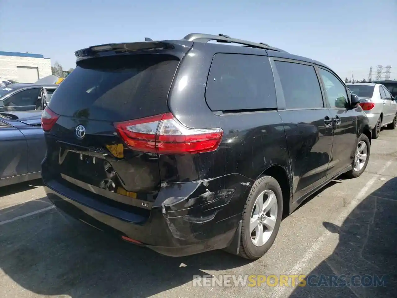 4 Фотография поврежденного автомобиля 5TDKZ3DC7KS010013 TOYOTA SIENNA 2019