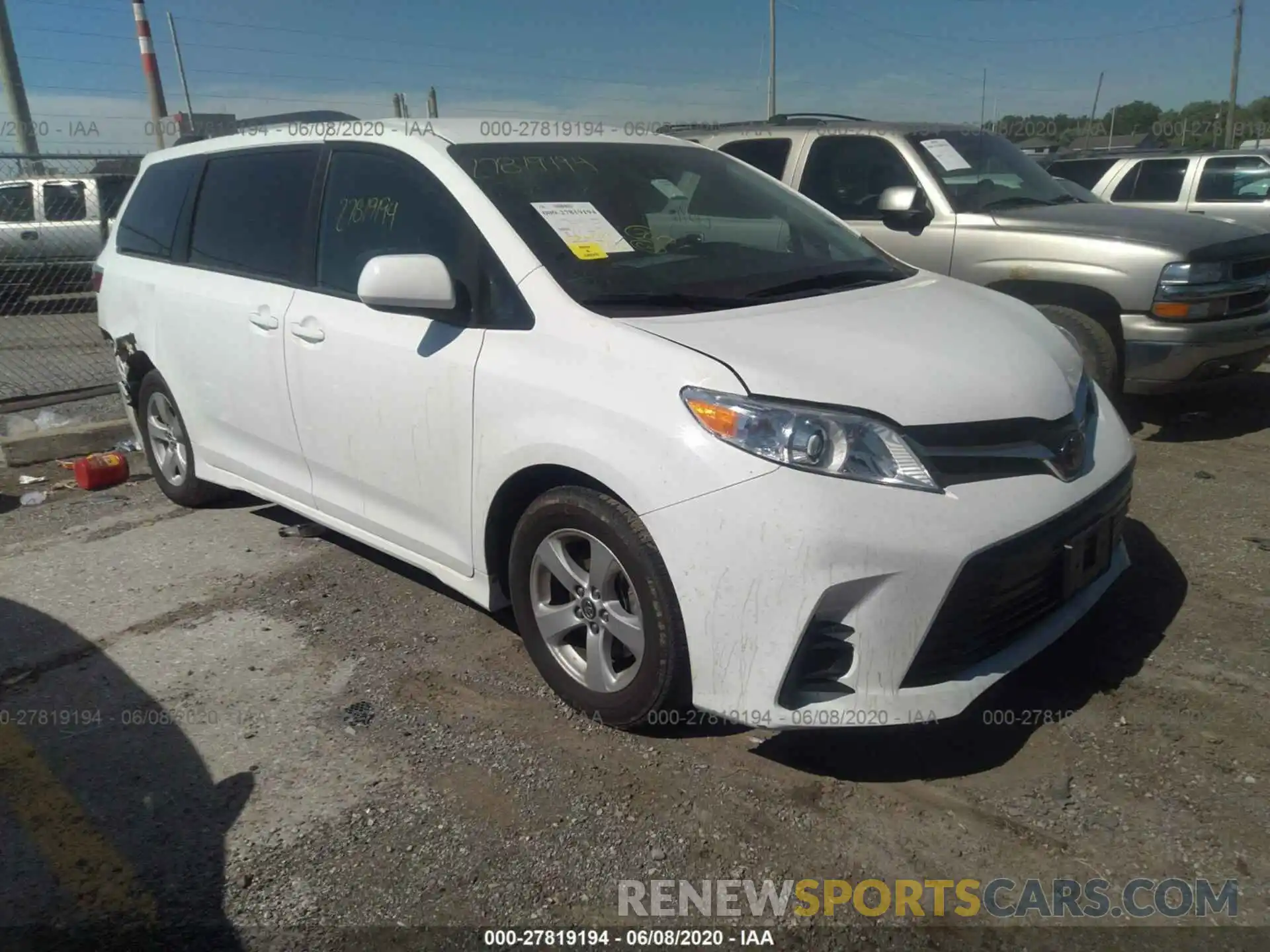 1 Photograph of a damaged car 5TDKZ3DC7KS011730 TOYOTA SIENNA 2019