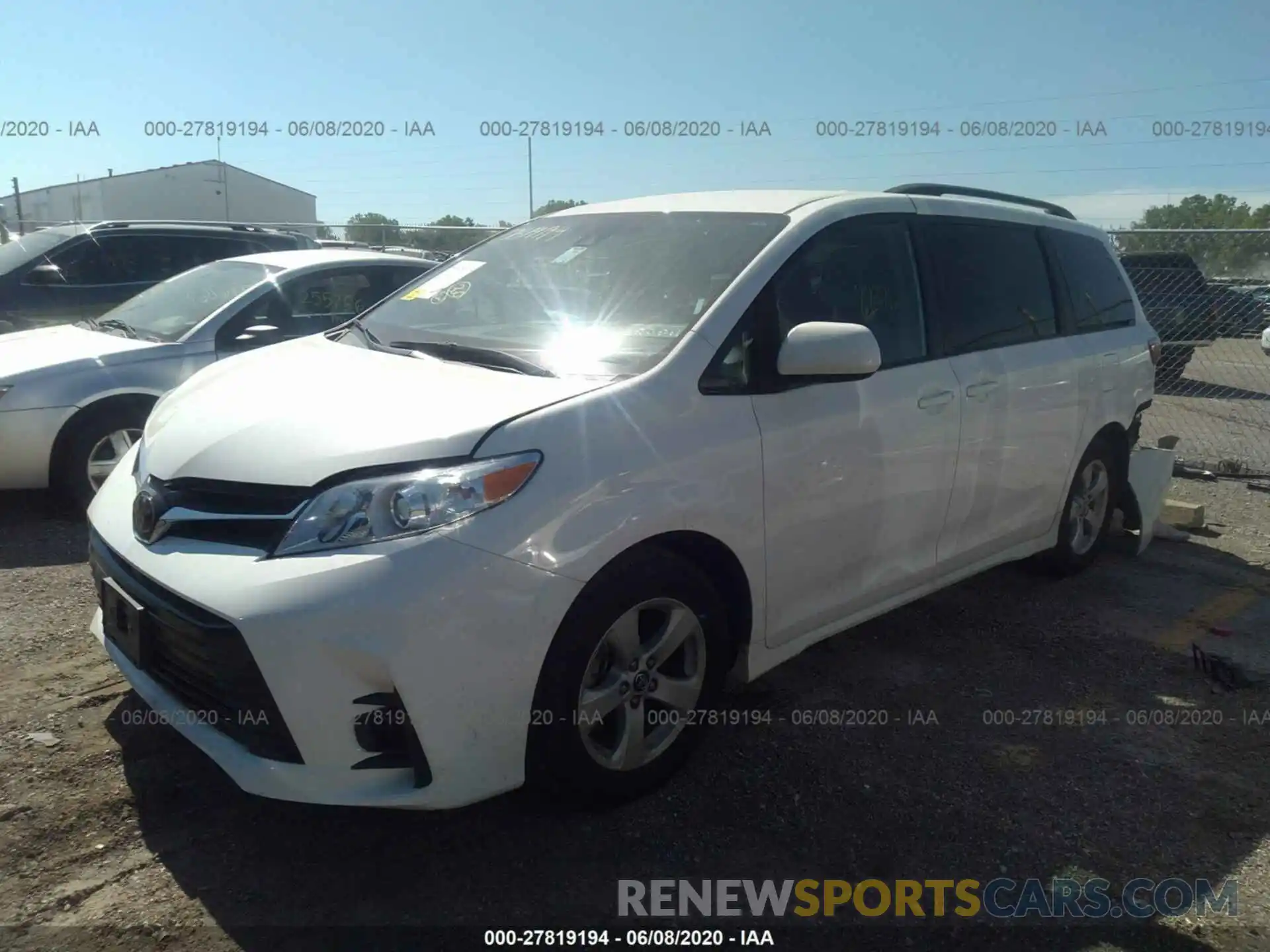 2 Photograph of a damaged car 5TDKZ3DC7KS011730 TOYOTA SIENNA 2019