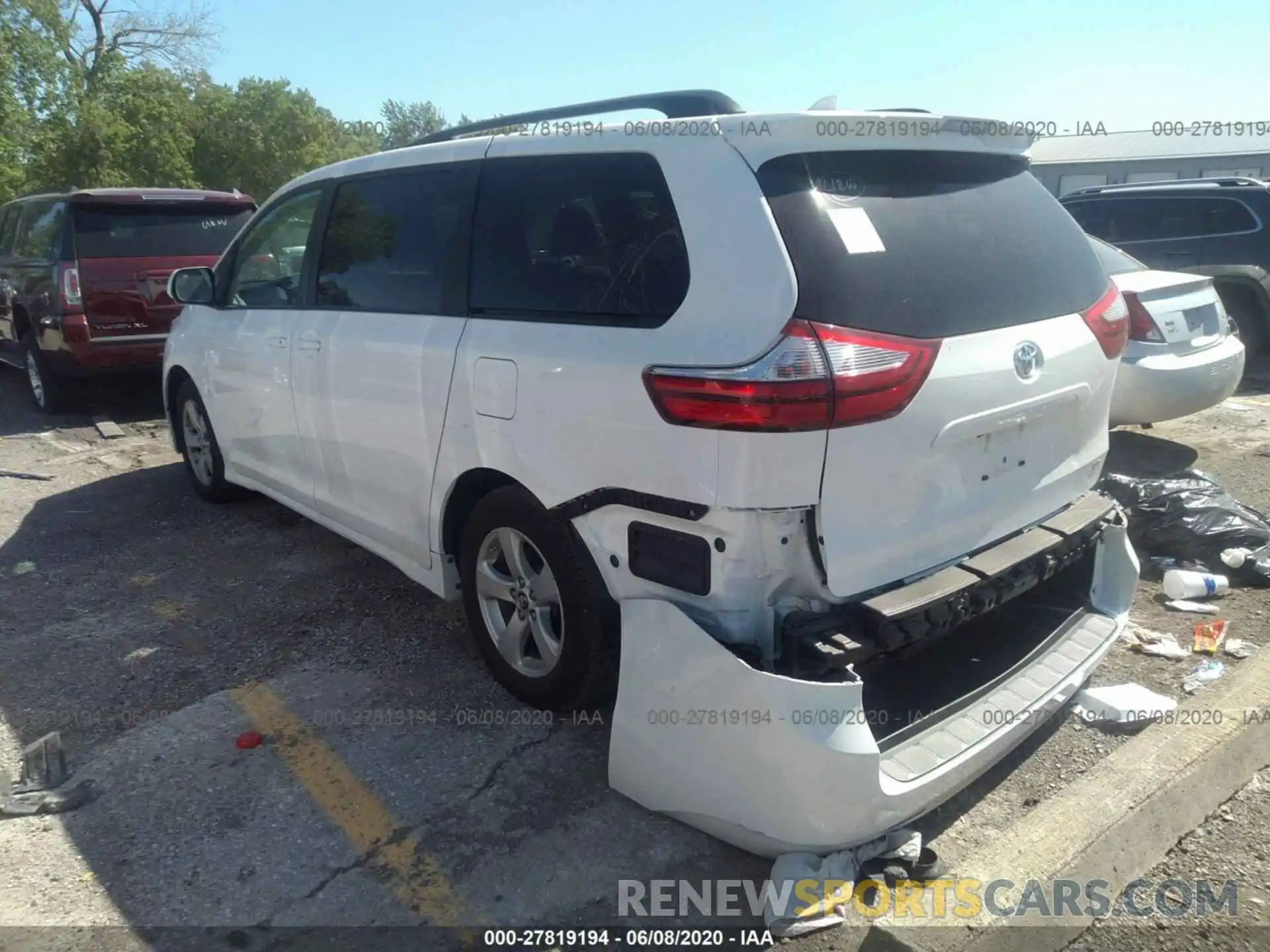 3 Photograph of a damaged car 5TDKZ3DC7KS011730 TOYOTA SIENNA 2019