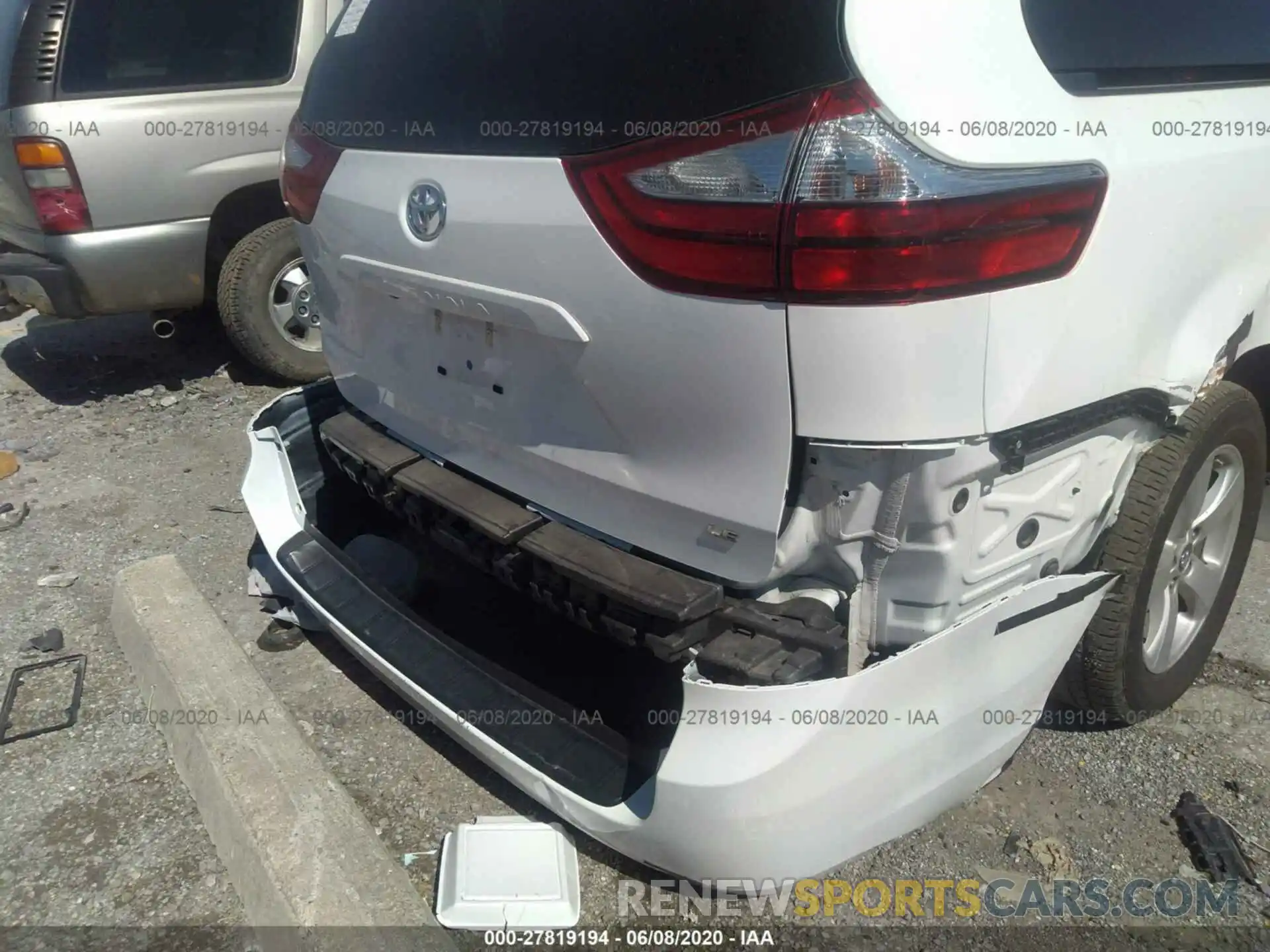 6 Photograph of a damaged car 5TDKZ3DC7KS011730 TOYOTA SIENNA 2019