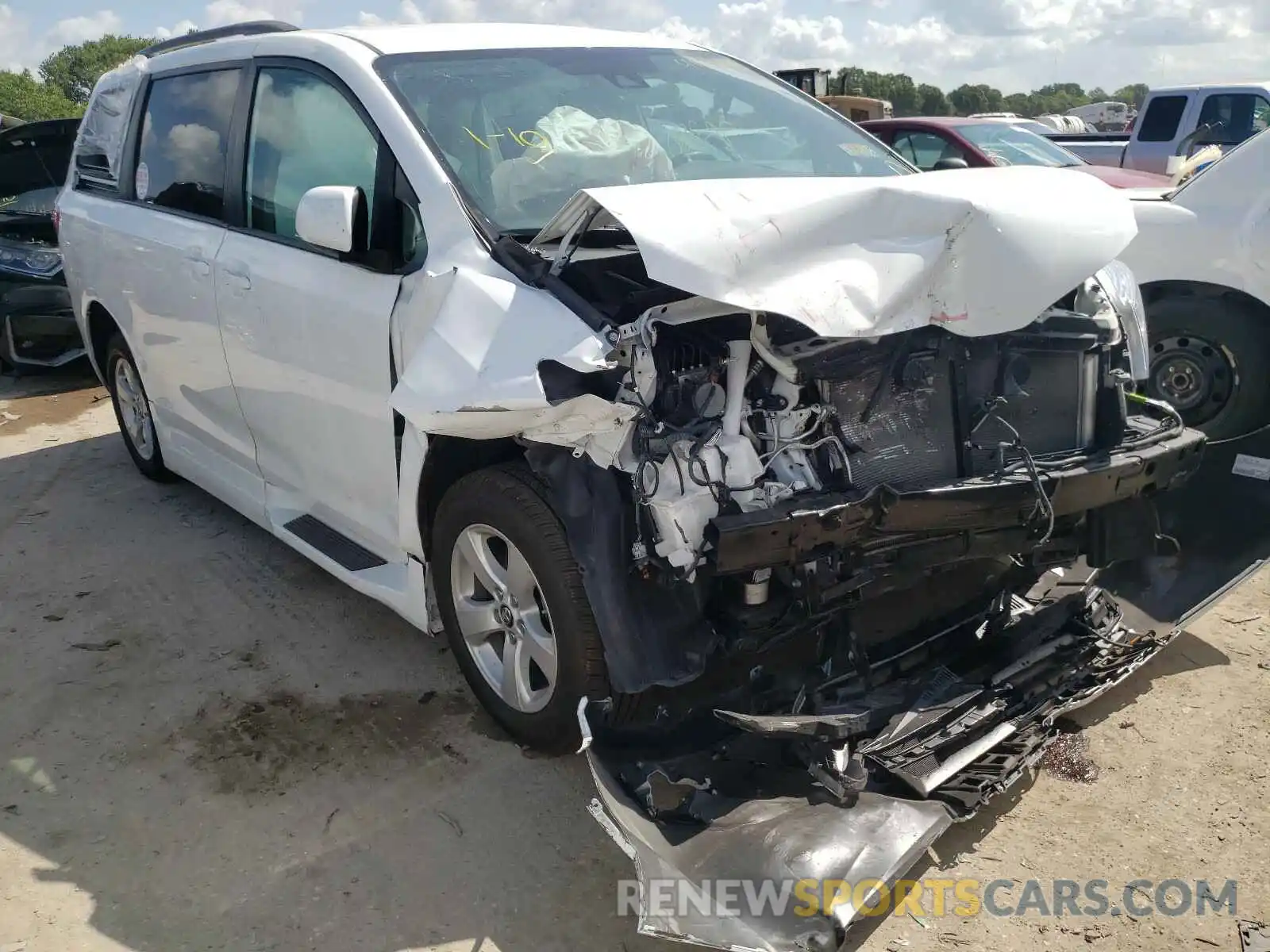 1 Photograph of a damaged car 5TDKZ3DC7KS013333 TOYOTA SIENNA 2019