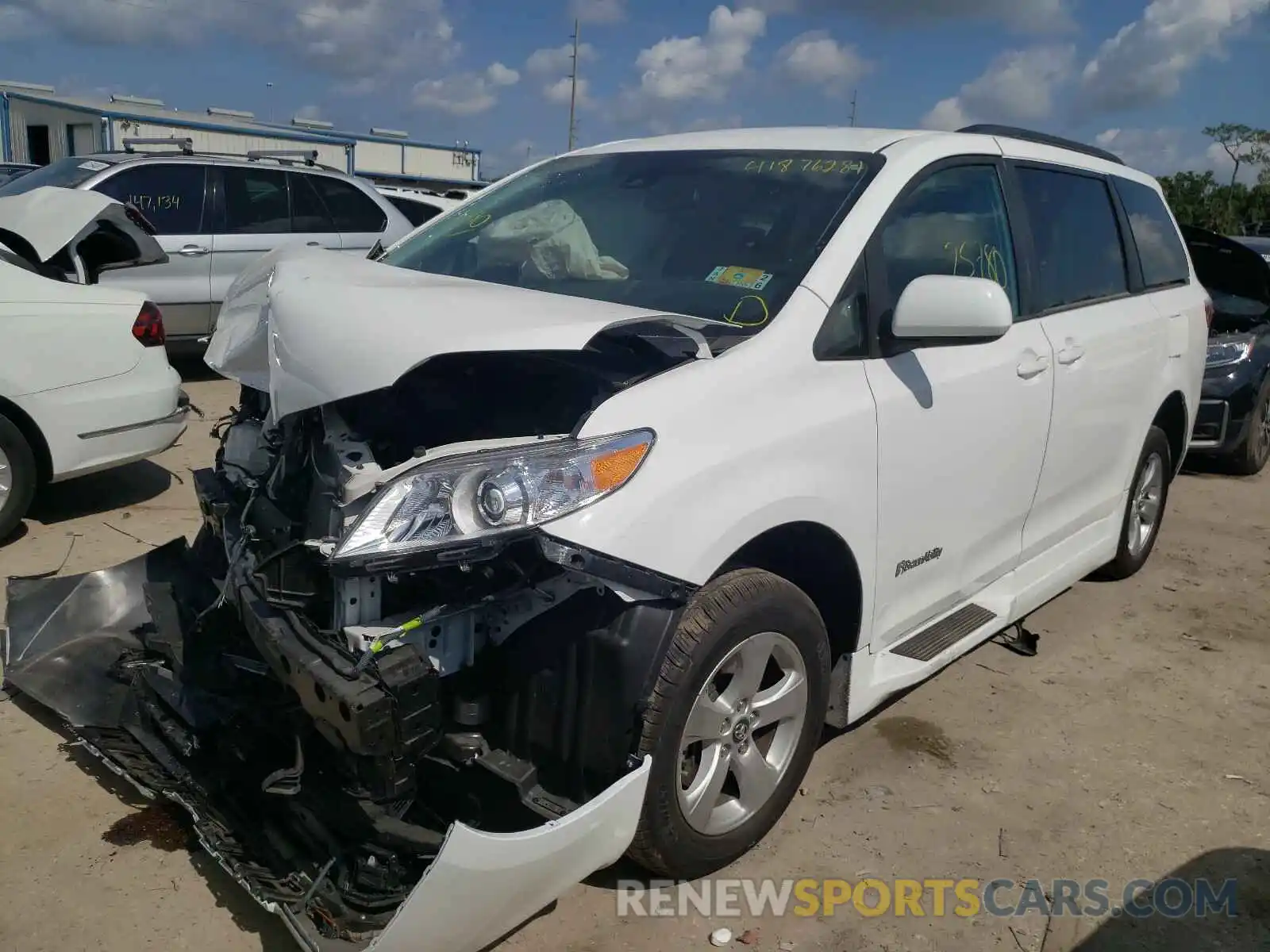 2 Photograph of a damaged car 5TDKZ3DC7KS013333 TOYOTA SIENNA 2019