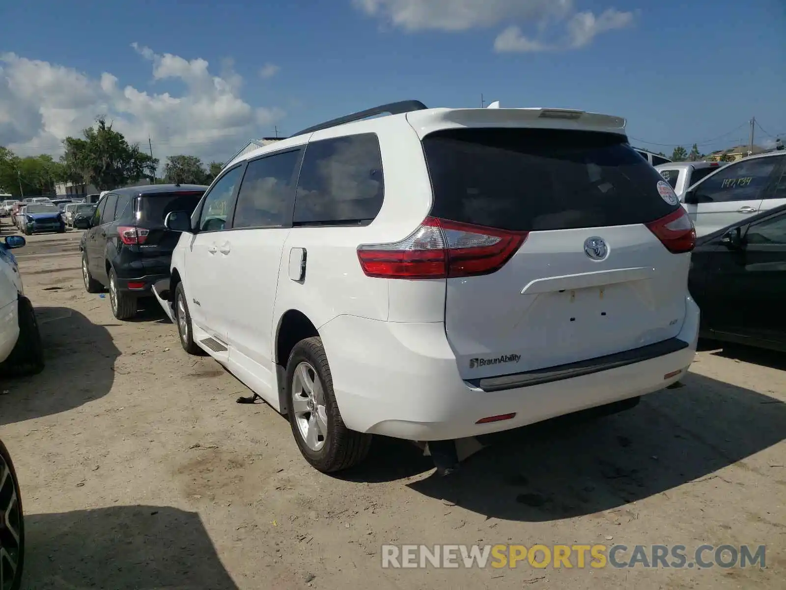 3 Фотография поврежденного автомобиля 5TDKZ3DC7KS013333 TOYOTA SIENNA 2019