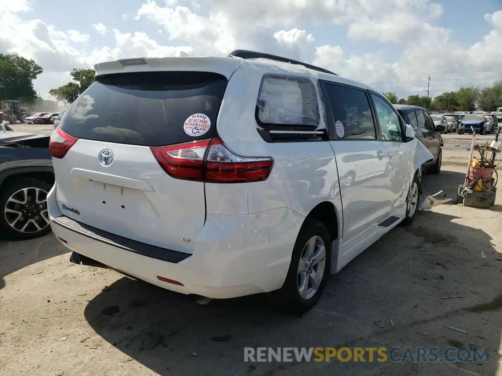 4 Фотография поврежденного автомобиля 5TDKZ3DC7KS013333 TOYOTA SIENNA 2019