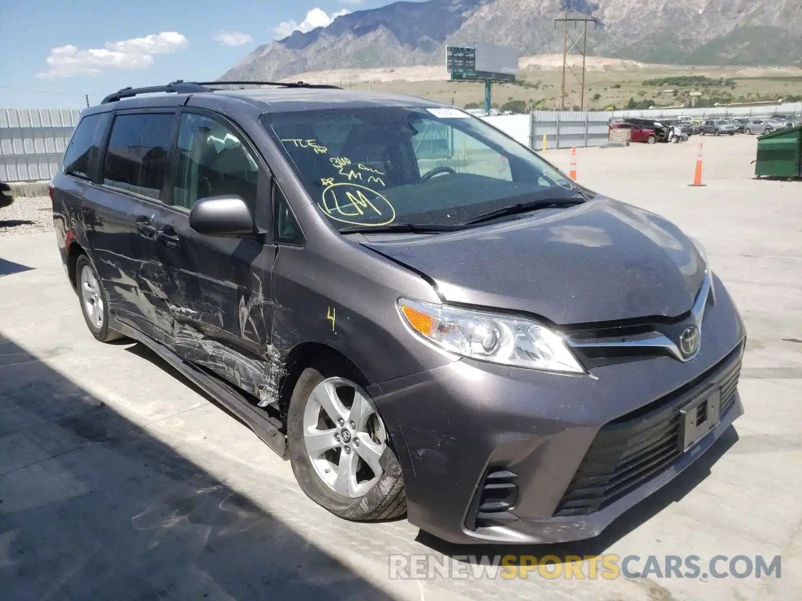 1 Photograph of a damaged car 5TDKZ3DC7KS013879 TOYOTA SIENNA 2019