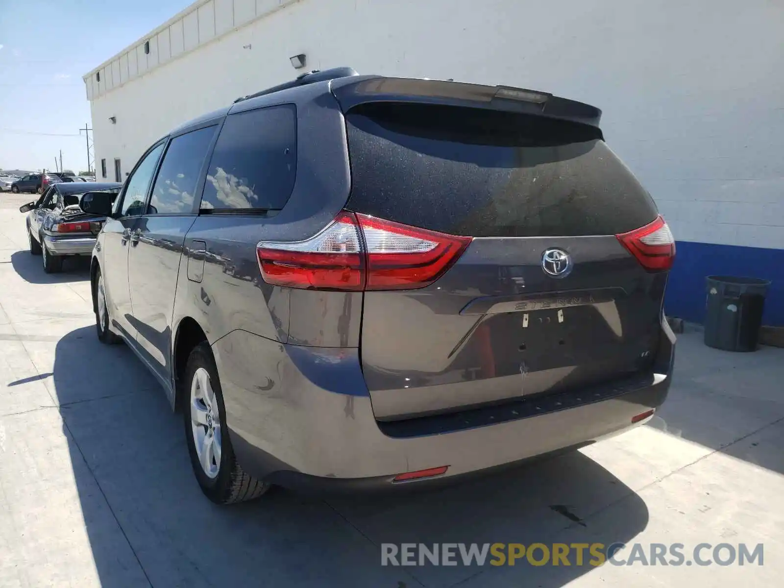 3 Photograph of a damaged car 5TDKZ3DC7KS013879 TOYOTA SIENNA 2019