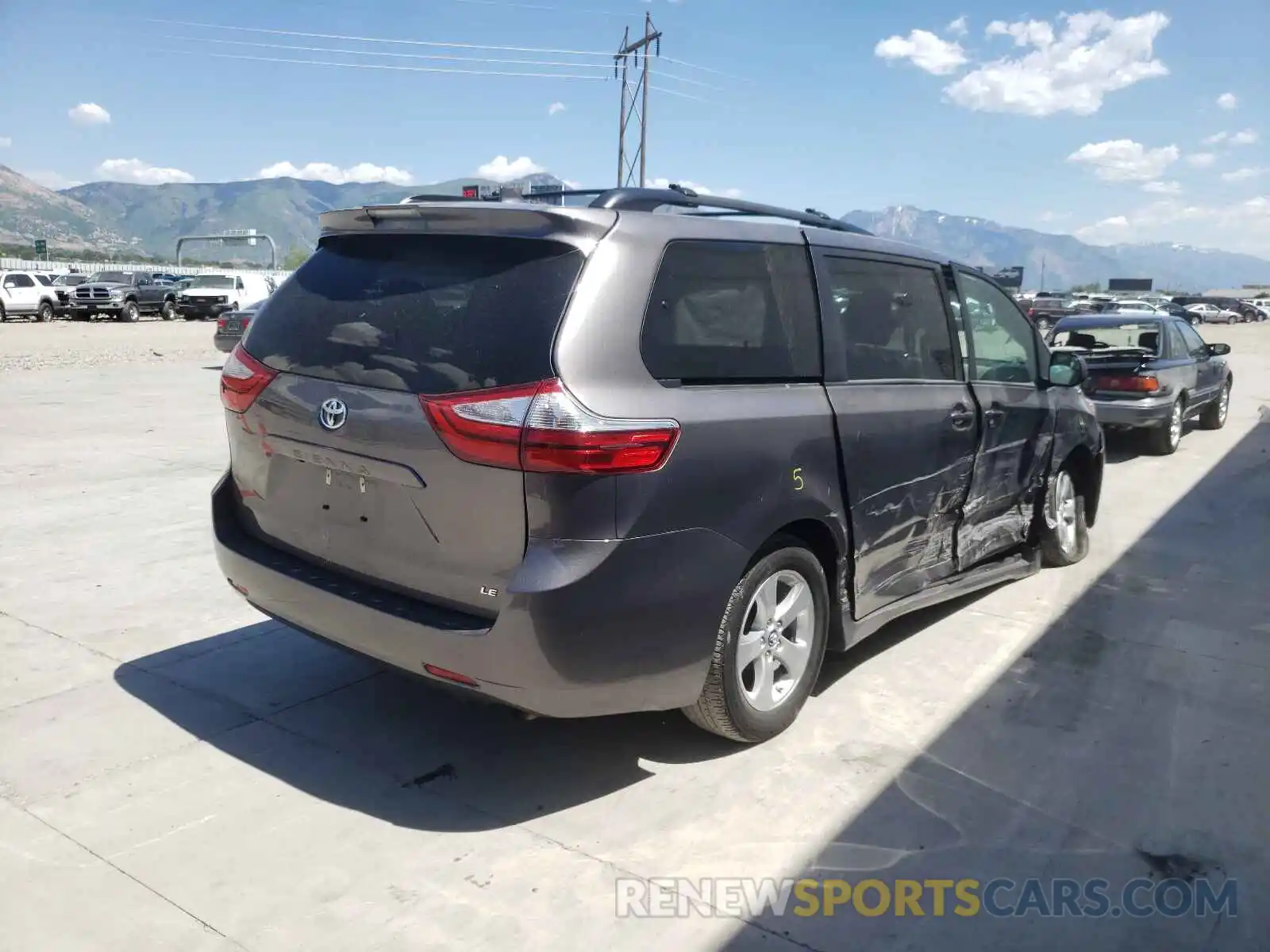 4 Фотография поврежденного автомобиля 5TDKZ3DC7KS013879 TOYOTA SIENNA 2019