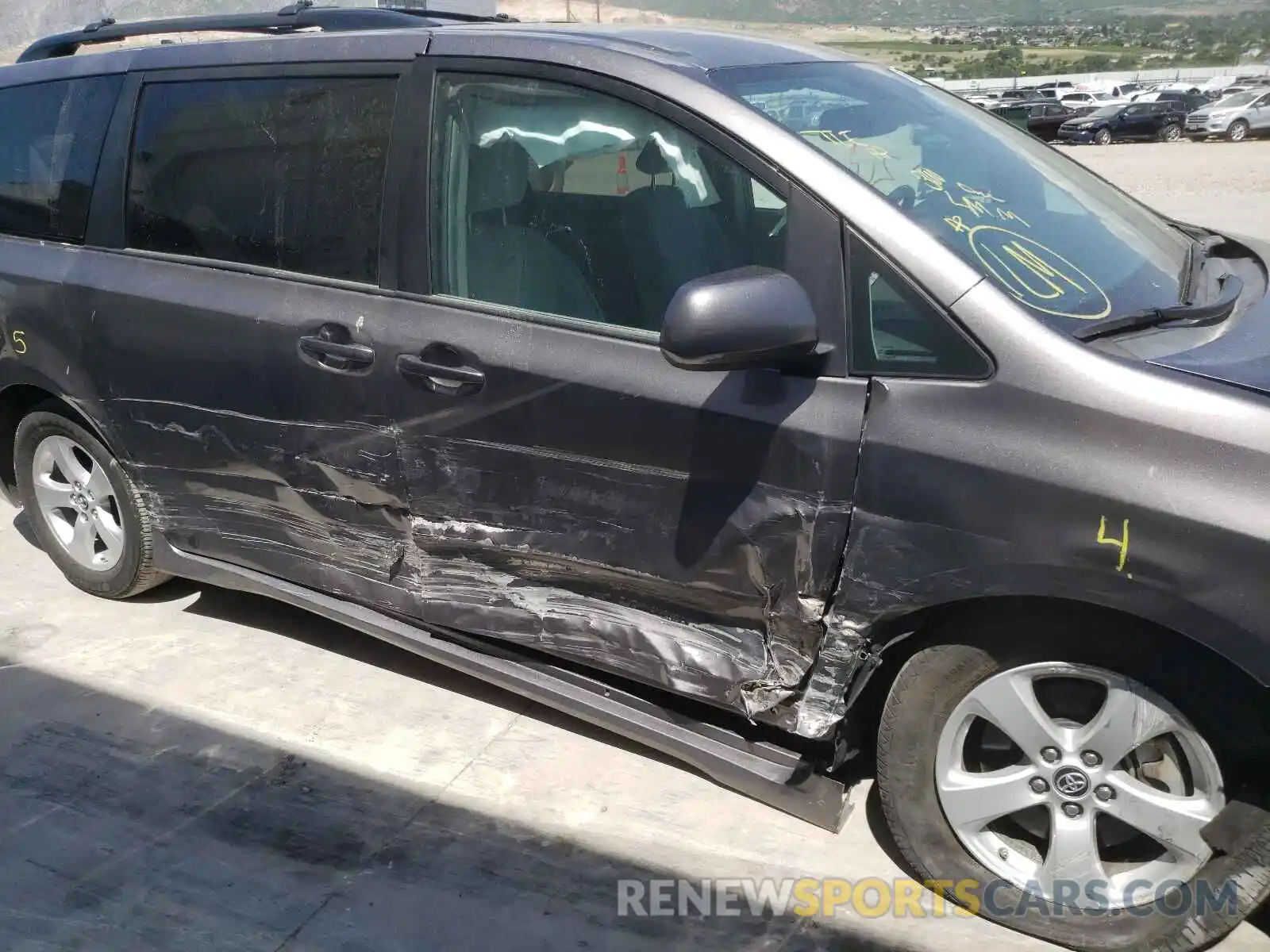 9 Фотография поврежденного автомобиля 5TDKZ3DC7KS013879 TOYOTA SIENNA 2019