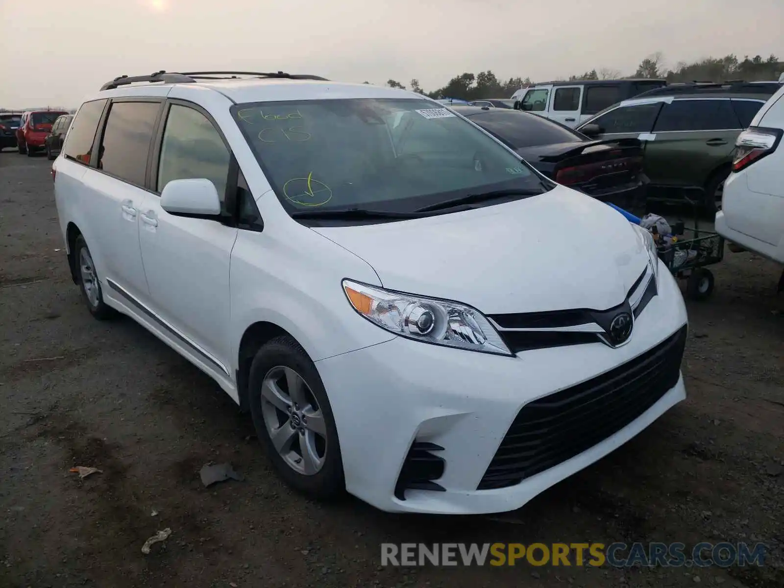 1 Photograph of a damaged car 5TDKZ3DC7KS014823 TOYOTA SIENNA 2019