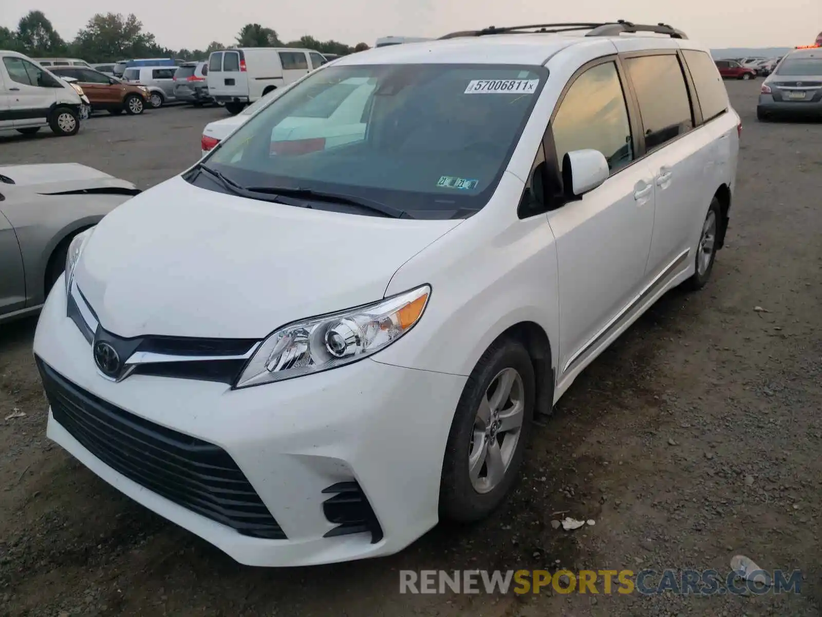 2 Photograph of a damaged car 5TDKZ3DC7KS014823 TOYOTA SIENNA 2019