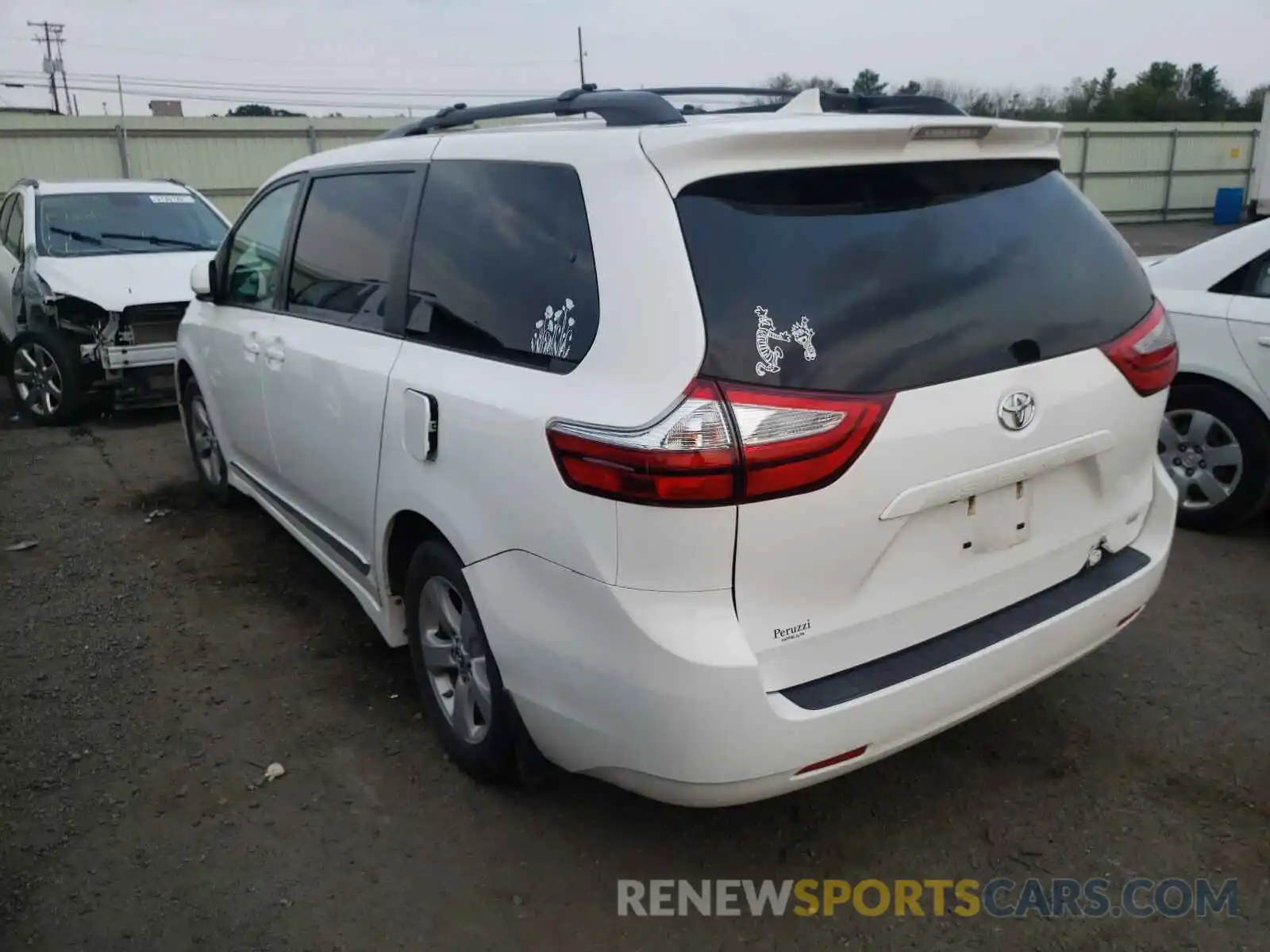 3 Фотография поврежденного автомобиля 5TDKZ3DC7KS014823 TOYOTA SIENNA 2019