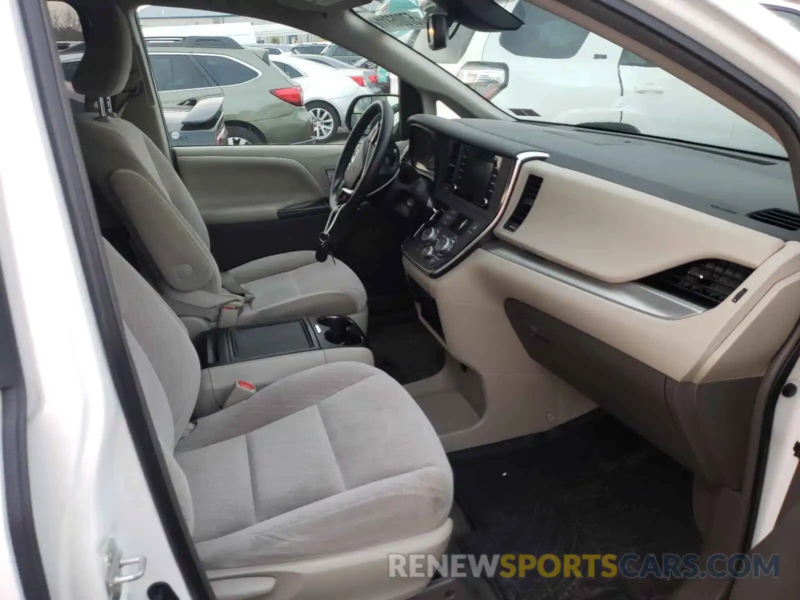 5 Photograph of a damaged car 5TDKZ3DC7KS014823 TOYOTA SIENNA 2019