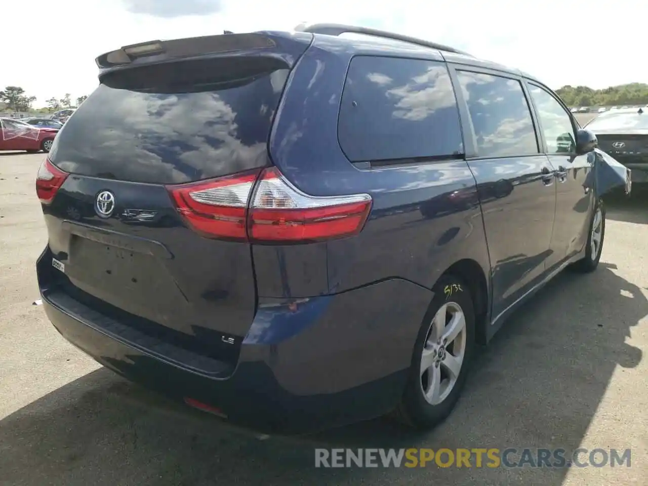 4 Photograph of a damaged car 5TDKZ3DC7KS015809 TOYOTA SIENNA 2019