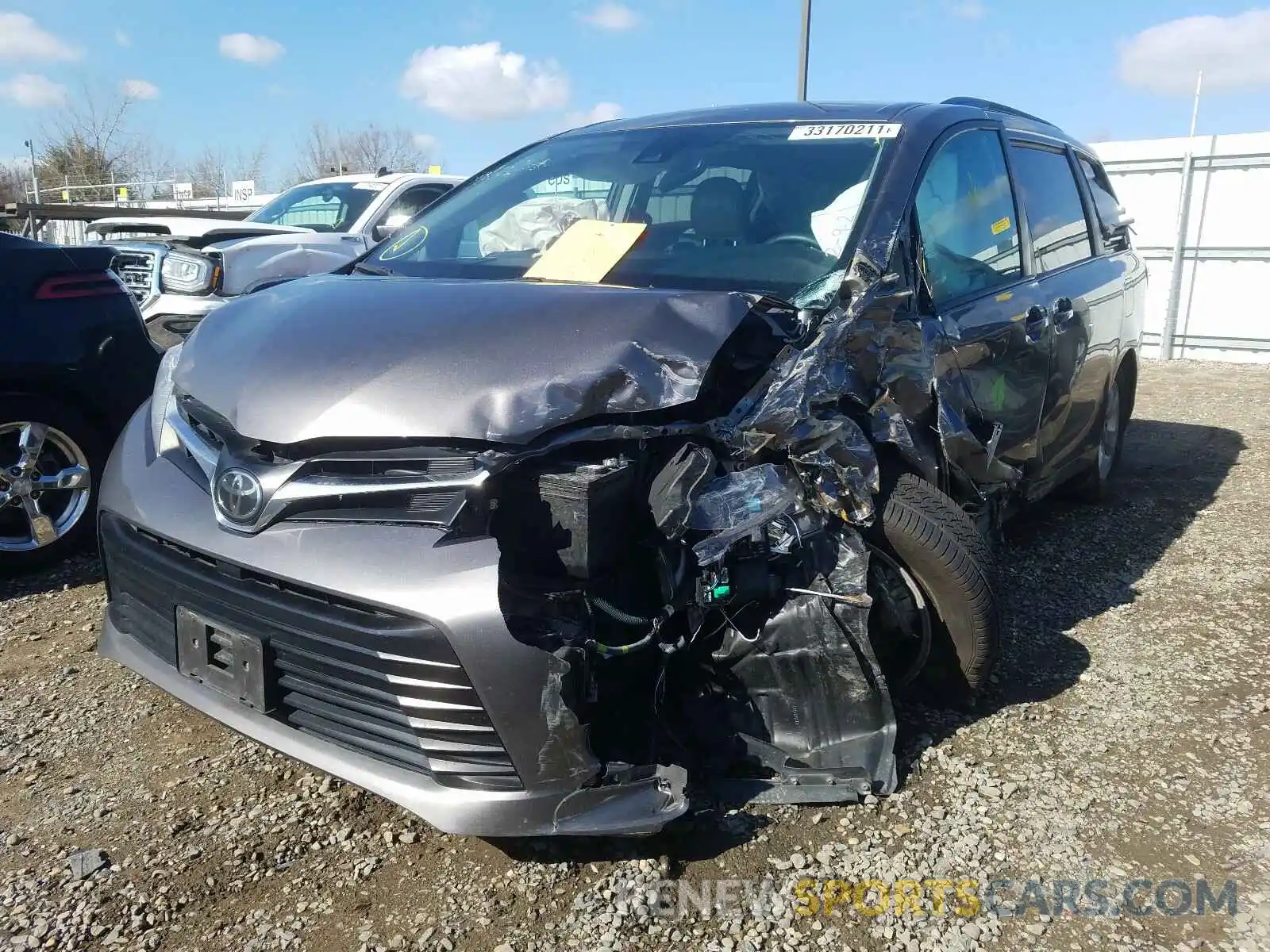 2 Фотография поврежденного автомобиля 5TDKZ3DC7KS016412 TOYOTA SIENNA 2019