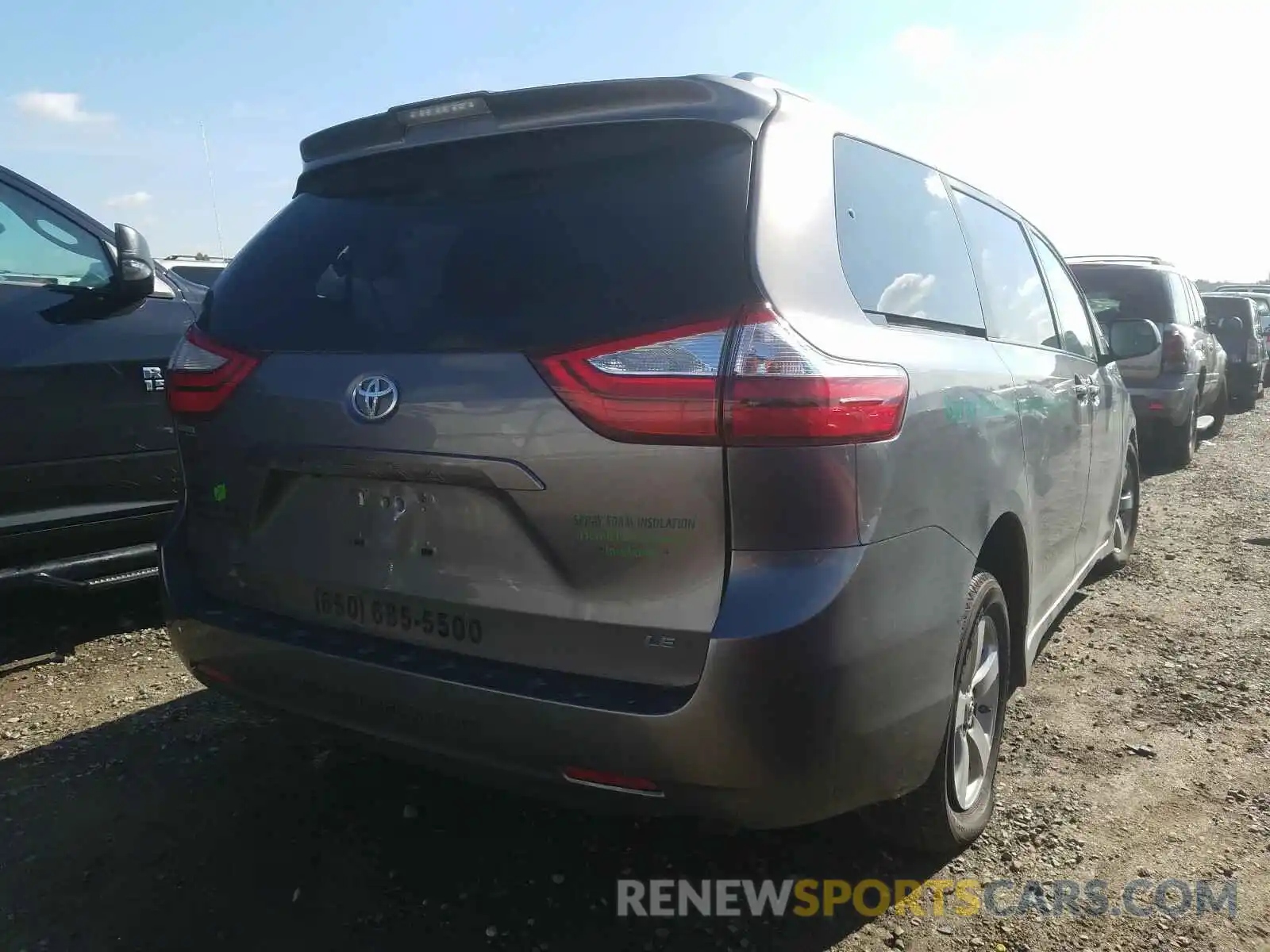 4 Photograph of a damaged car 5TDKZ3DC7KS016412 TOYOTA SIENNA 2019